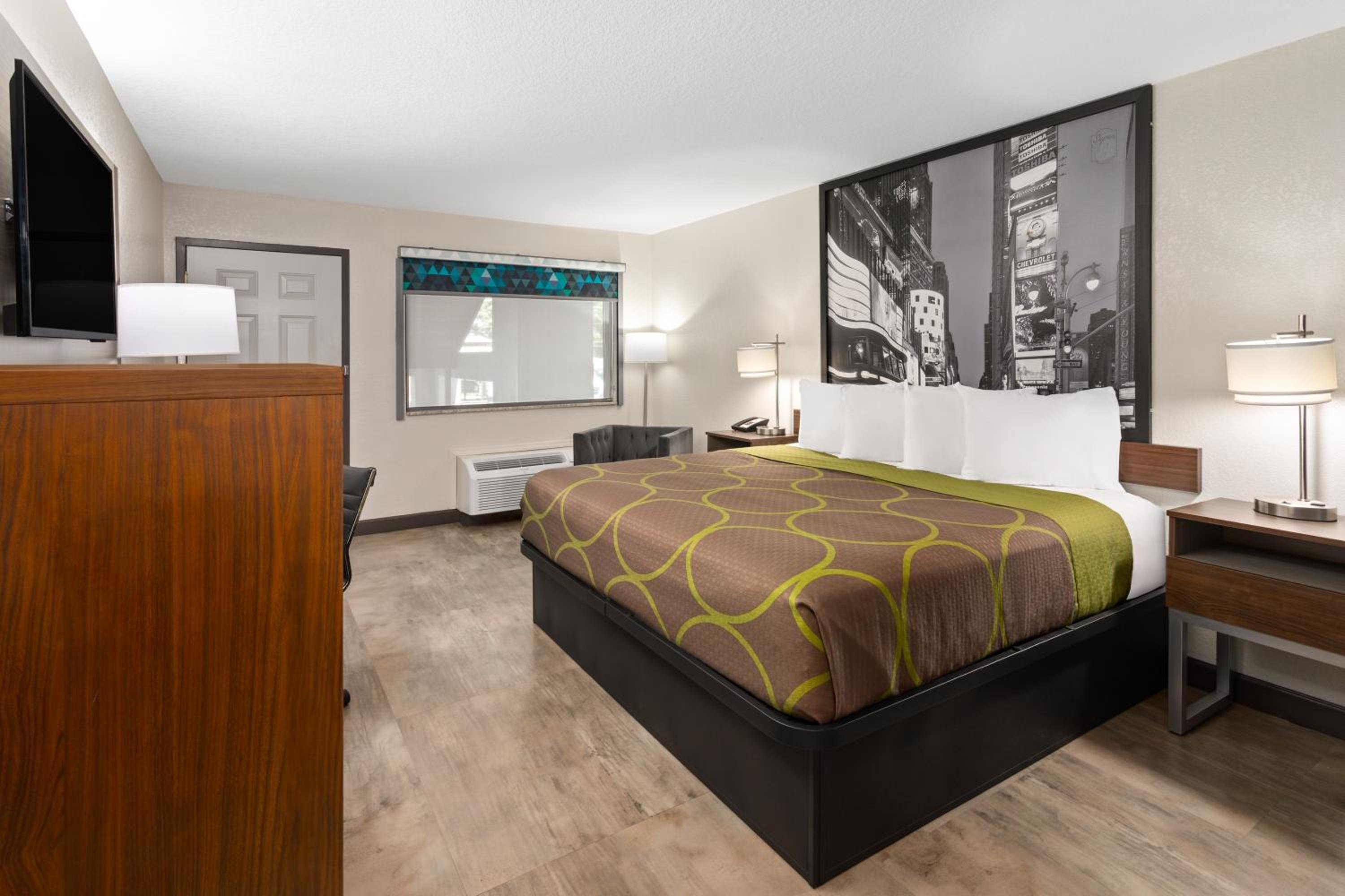 King Room with Mobility/Hearing Impaired Access - Non-Smoking - Photo 6