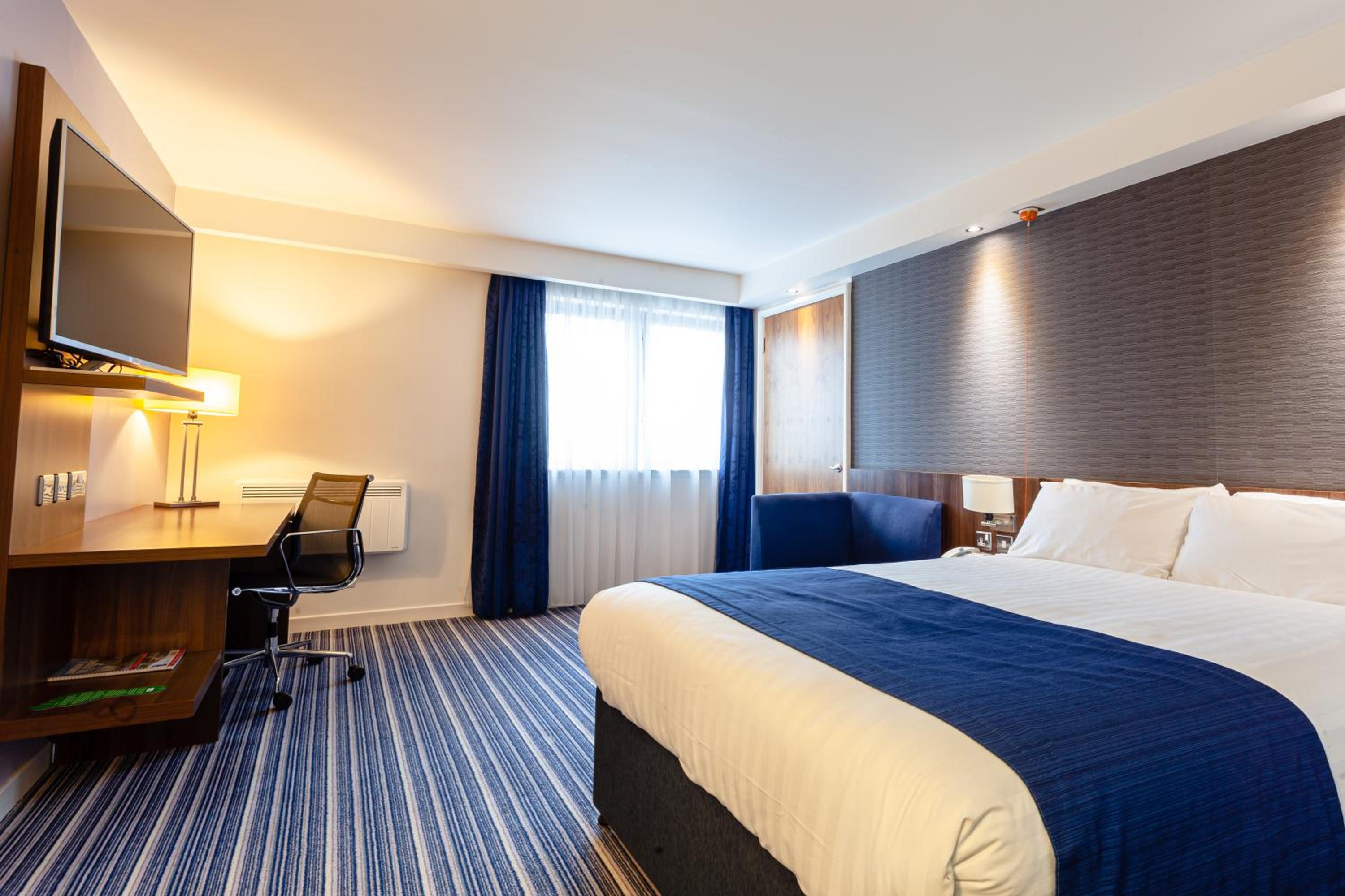Standard Double Room with Free Hot Breakfast - Accessible - Photo 4