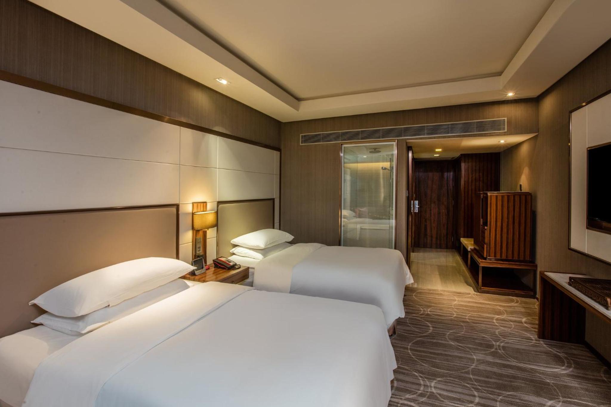 Premium King Room with One King Bed and One Single Bed photo 3