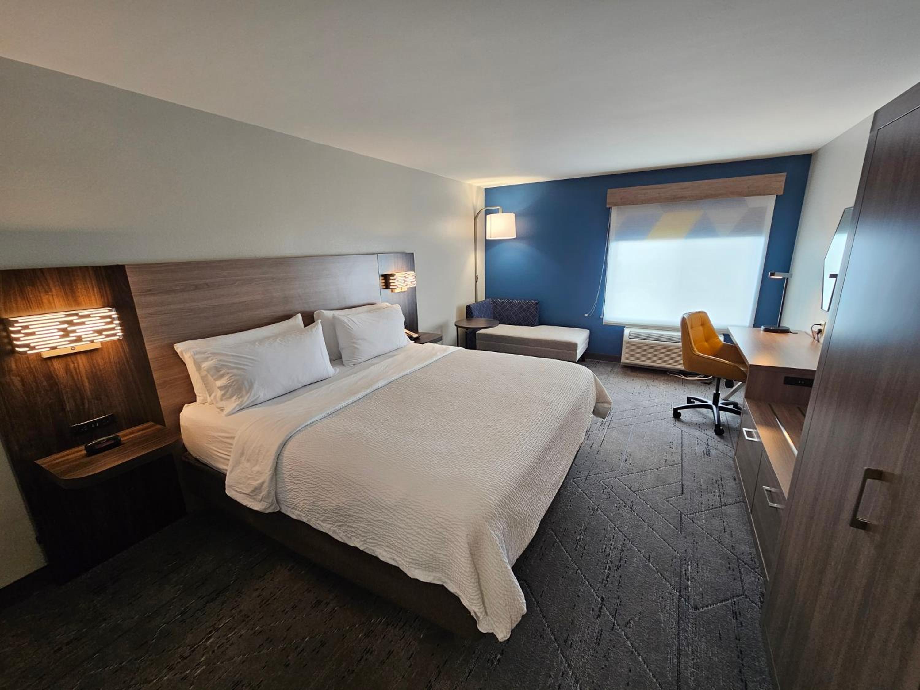 Standard King Room - Photo 1