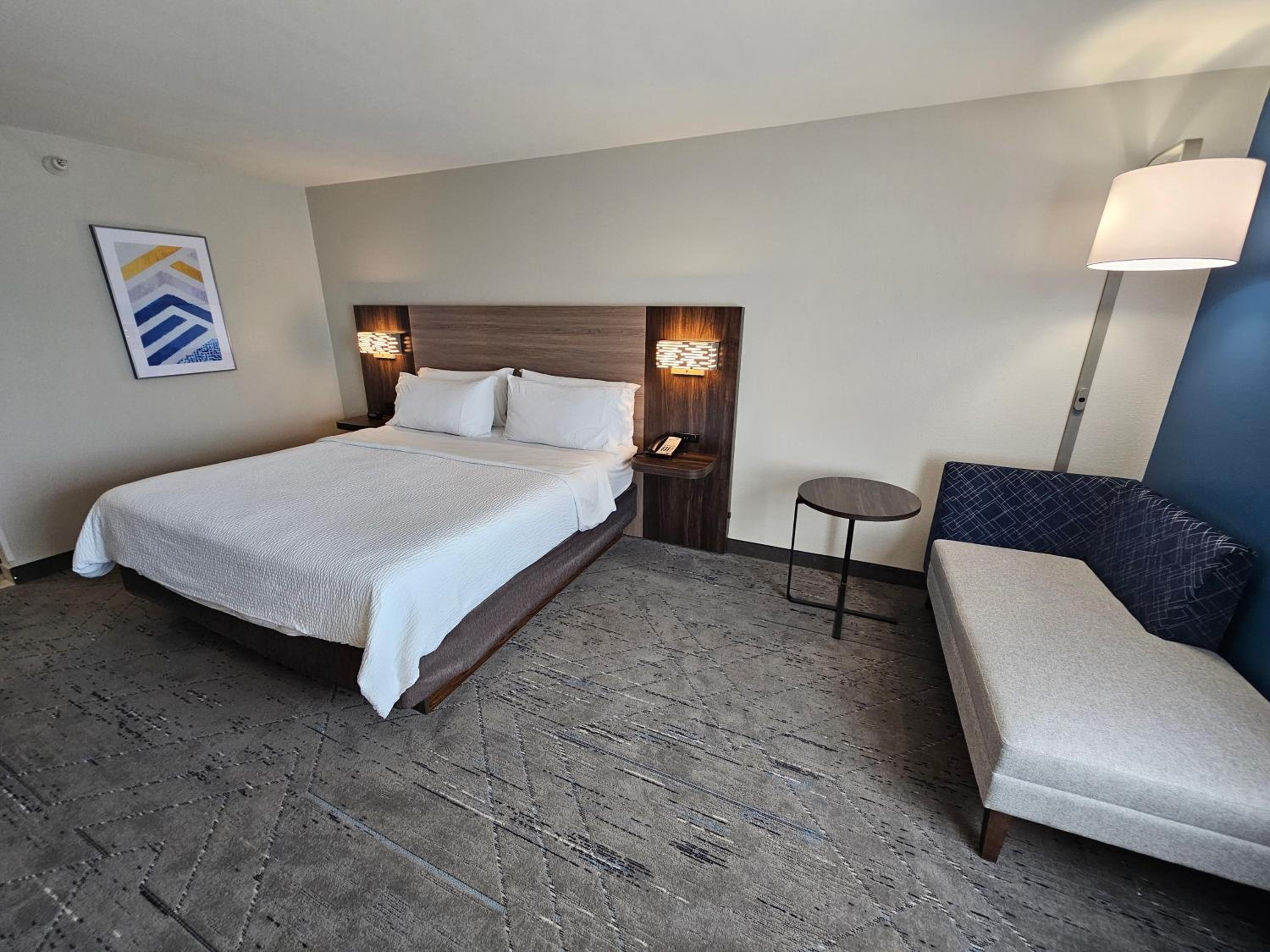 Standard King Room - Photo 2