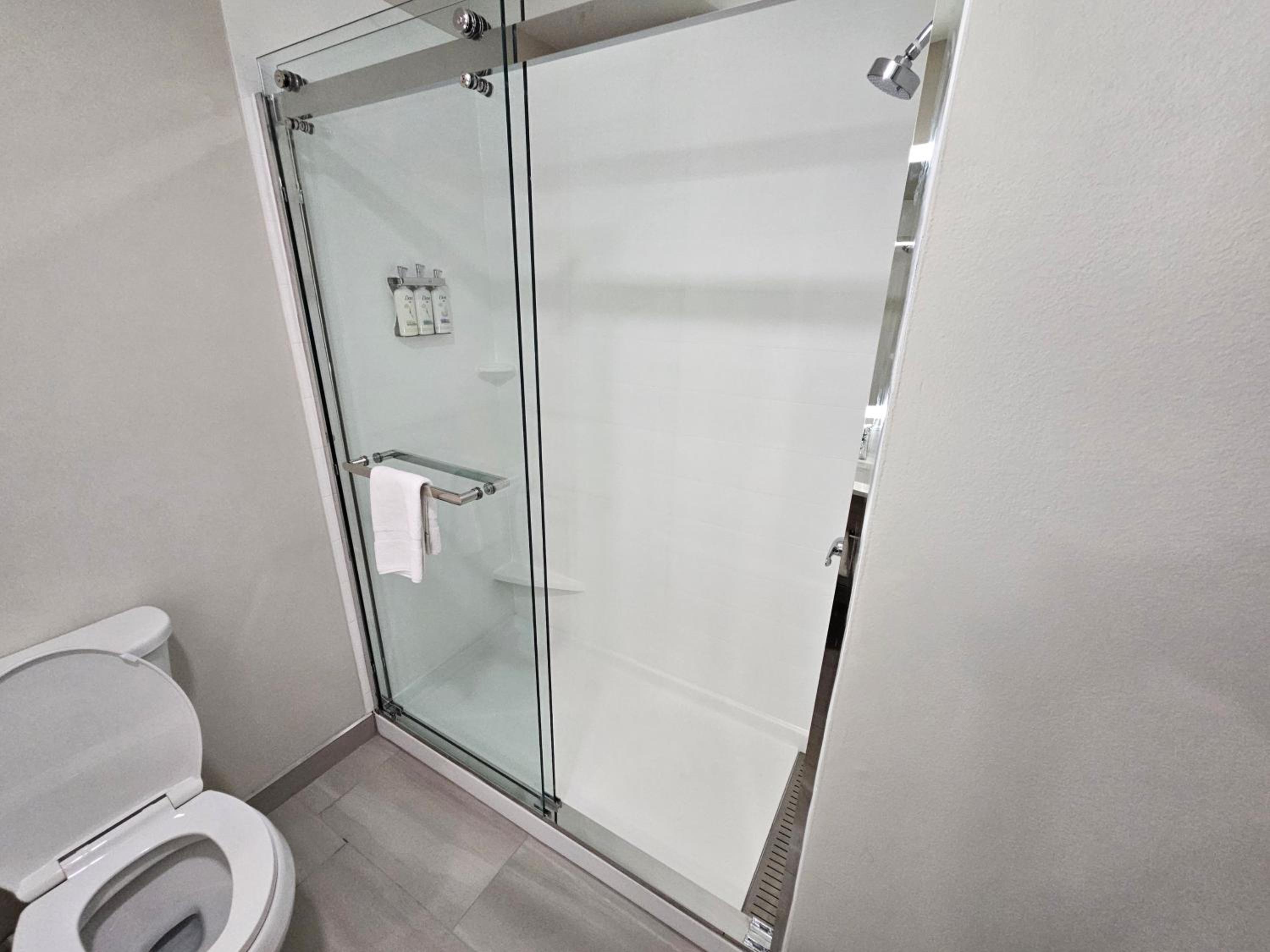 Deluxe King Room - Non-Smoking - Photo 5