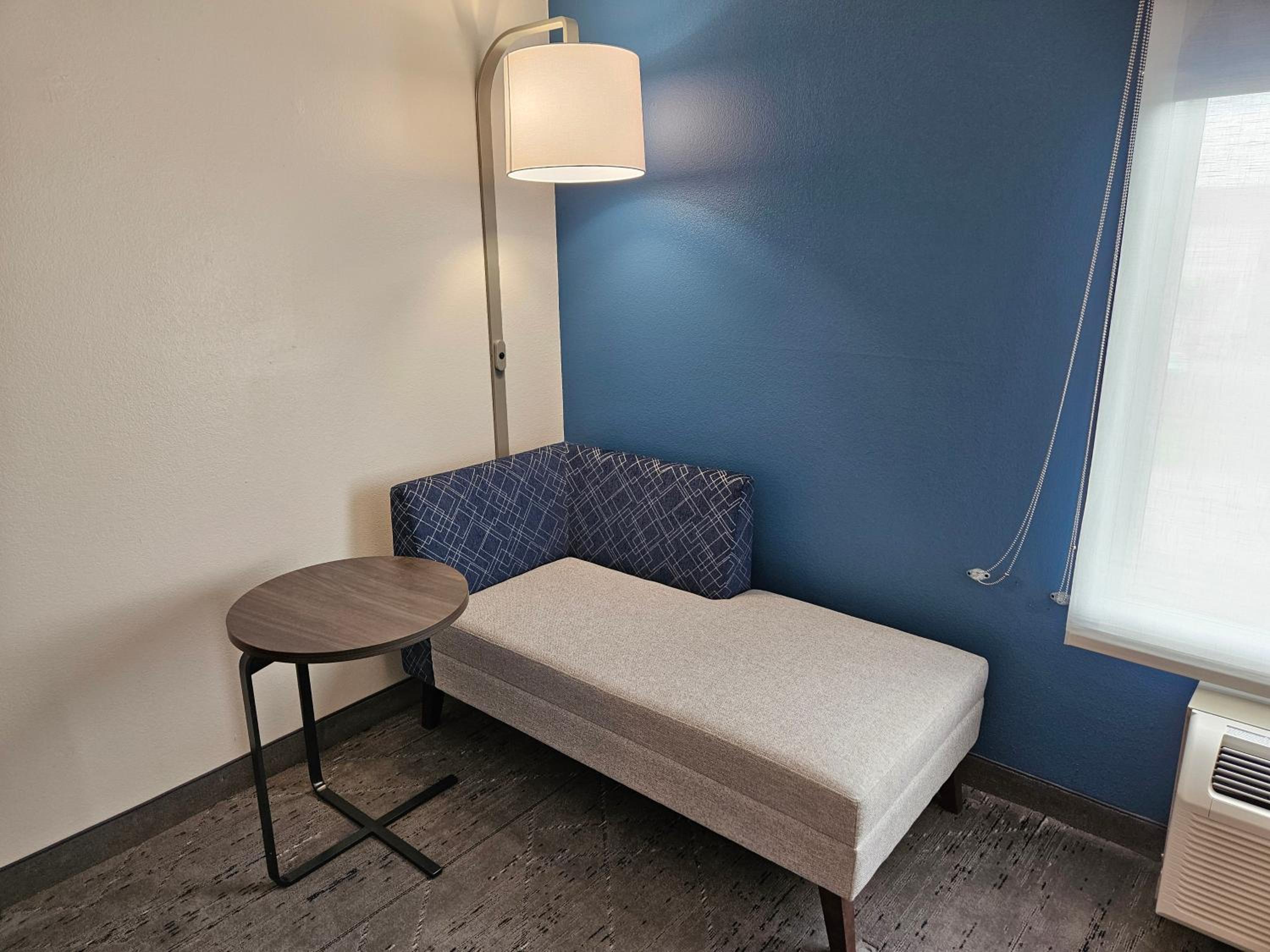 Standard King Room - Photo 3