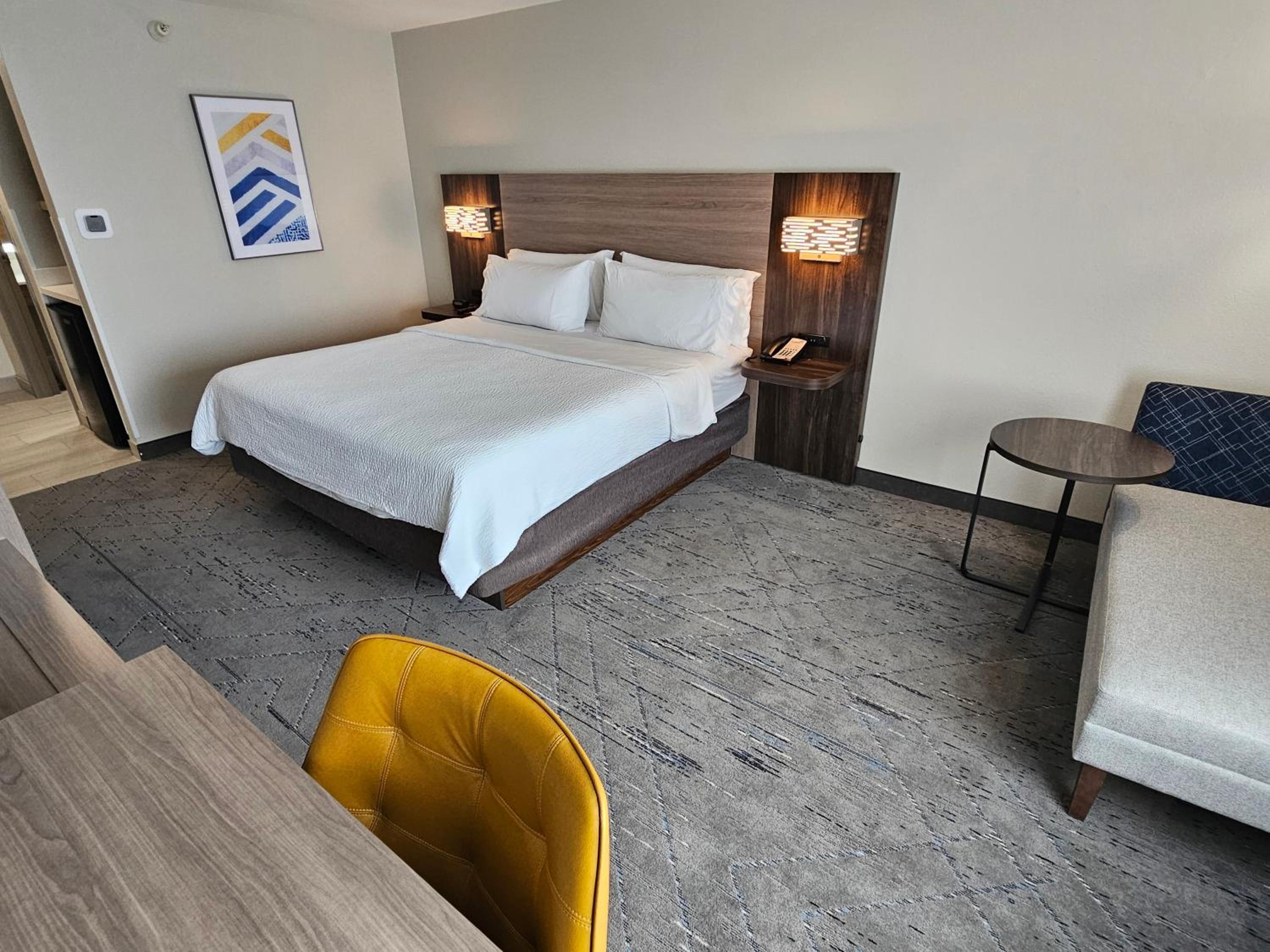 Standard King Room - Photo 5