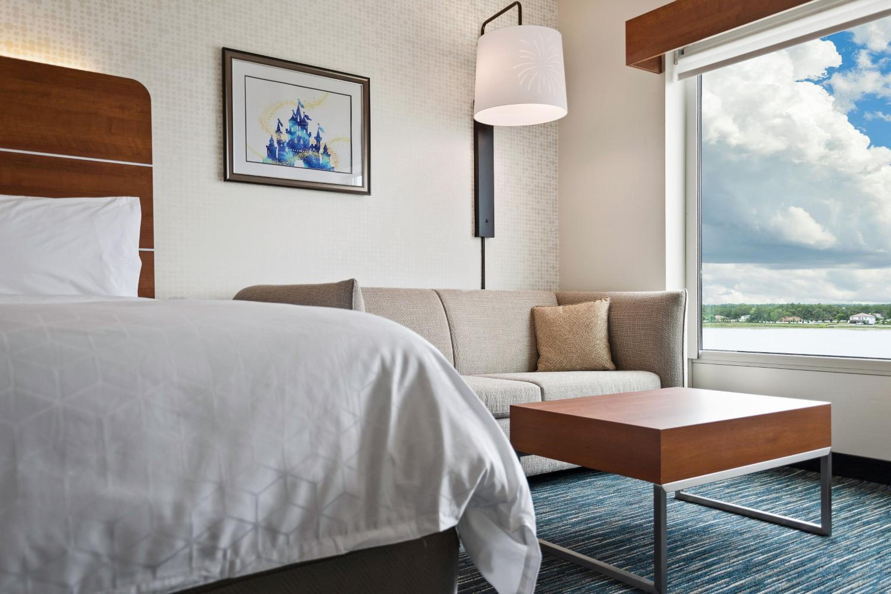 Queen Suite with Two Queen Beds and Sofa Bed thumbnail 5