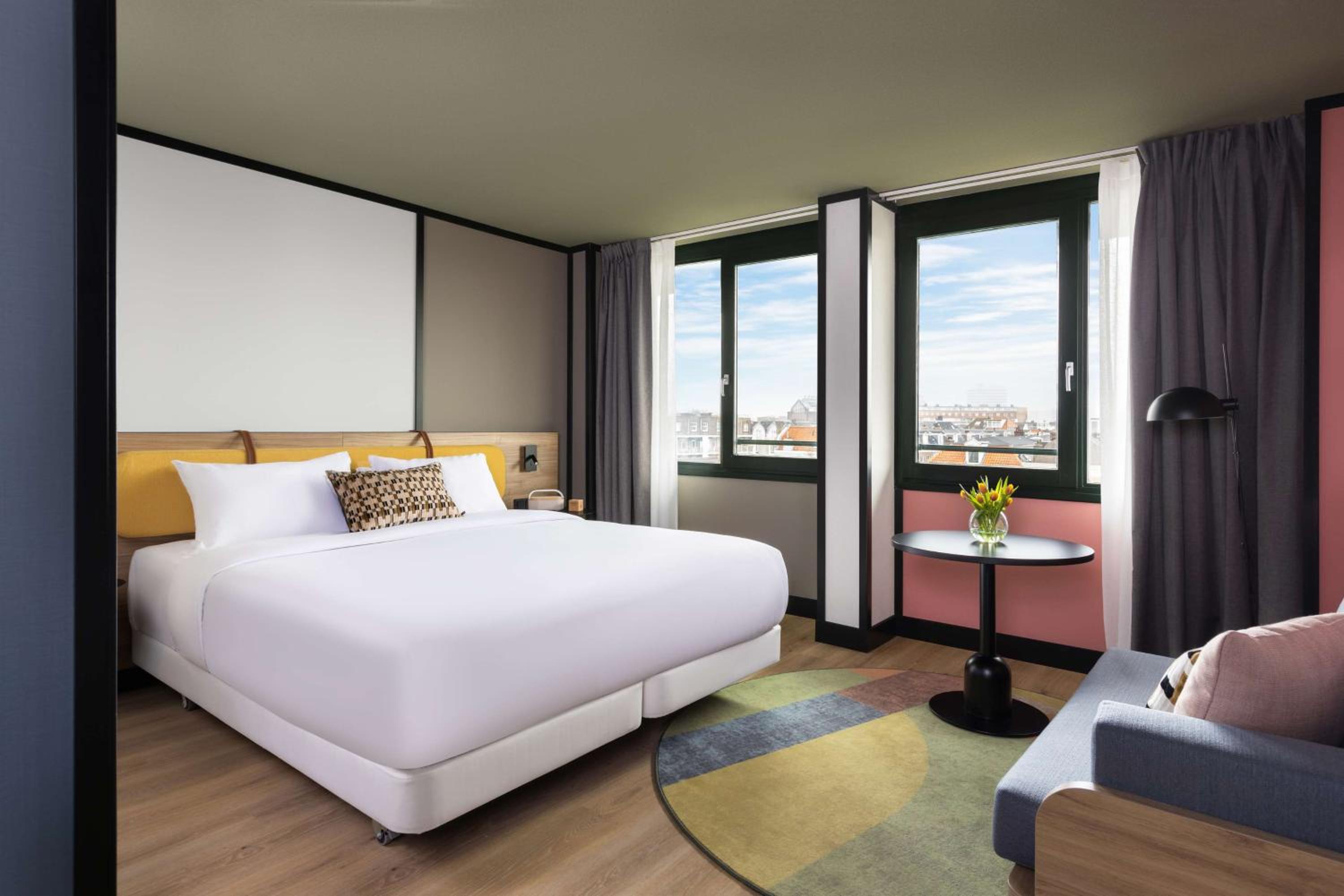 Deluxe Room with Canal View with Extra Bed (2 Adults + 1 Child)  photo 1