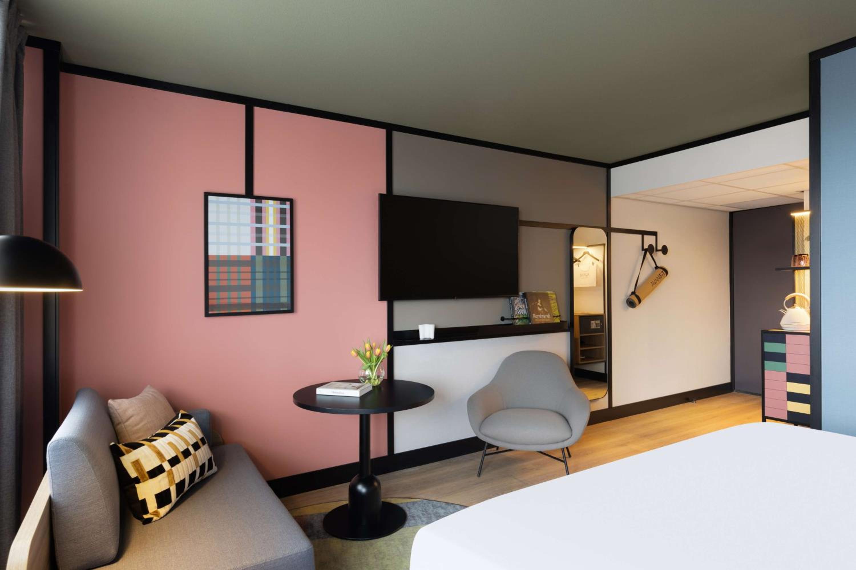 Standard Room with Canal View with Extra Bed photo 3