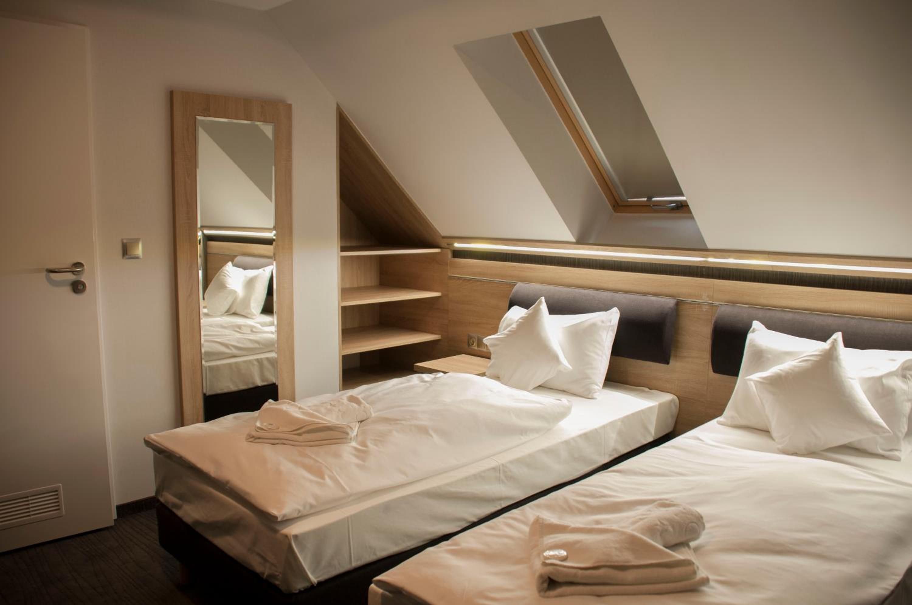 Super Deluxe Double Room - Photo 2
