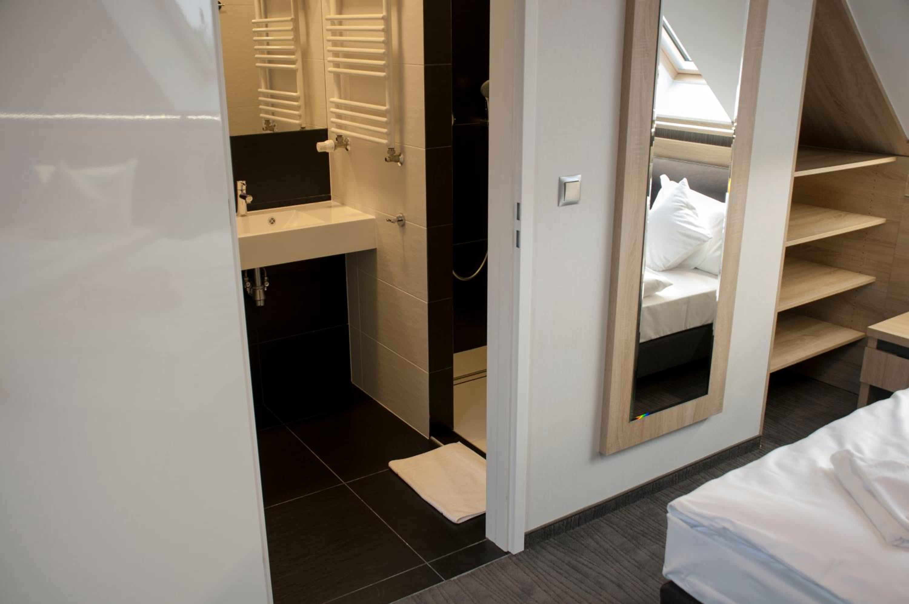 Super Deluxe Double Room - Photo 3