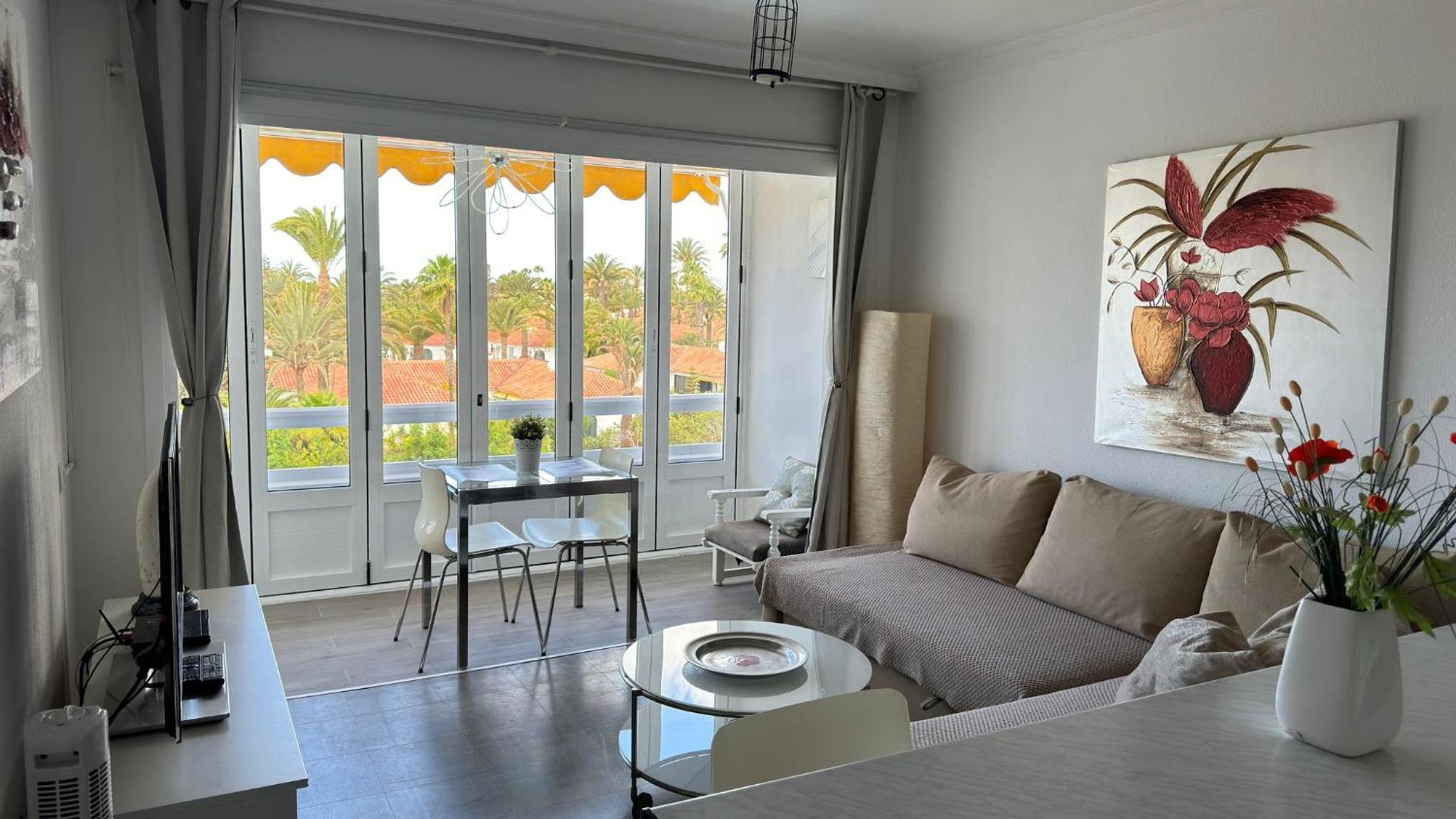 Apartment with Pool View  photo 3