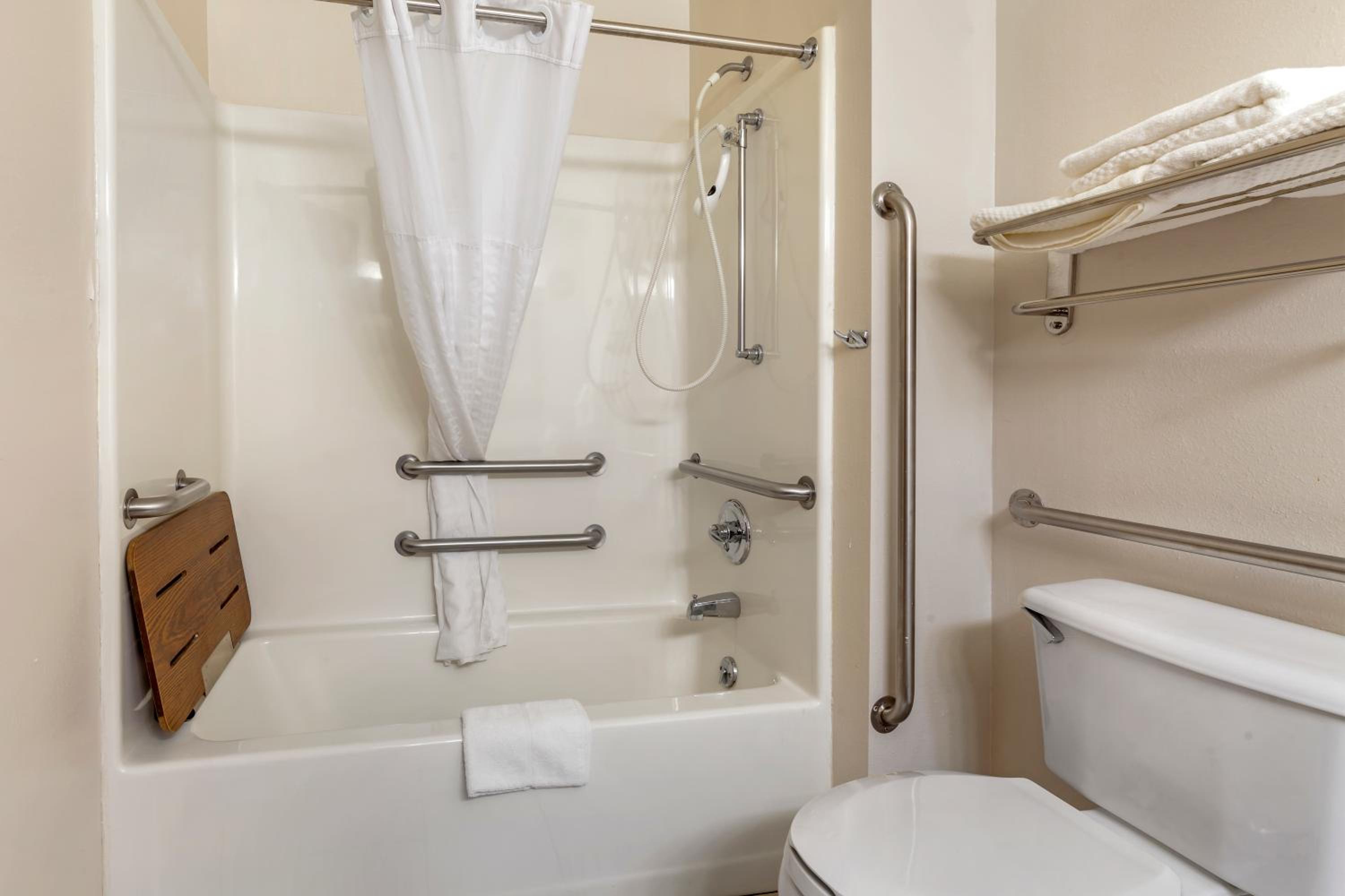 Queen Suite with Tub - Accessible/Non-Smoking photo 2