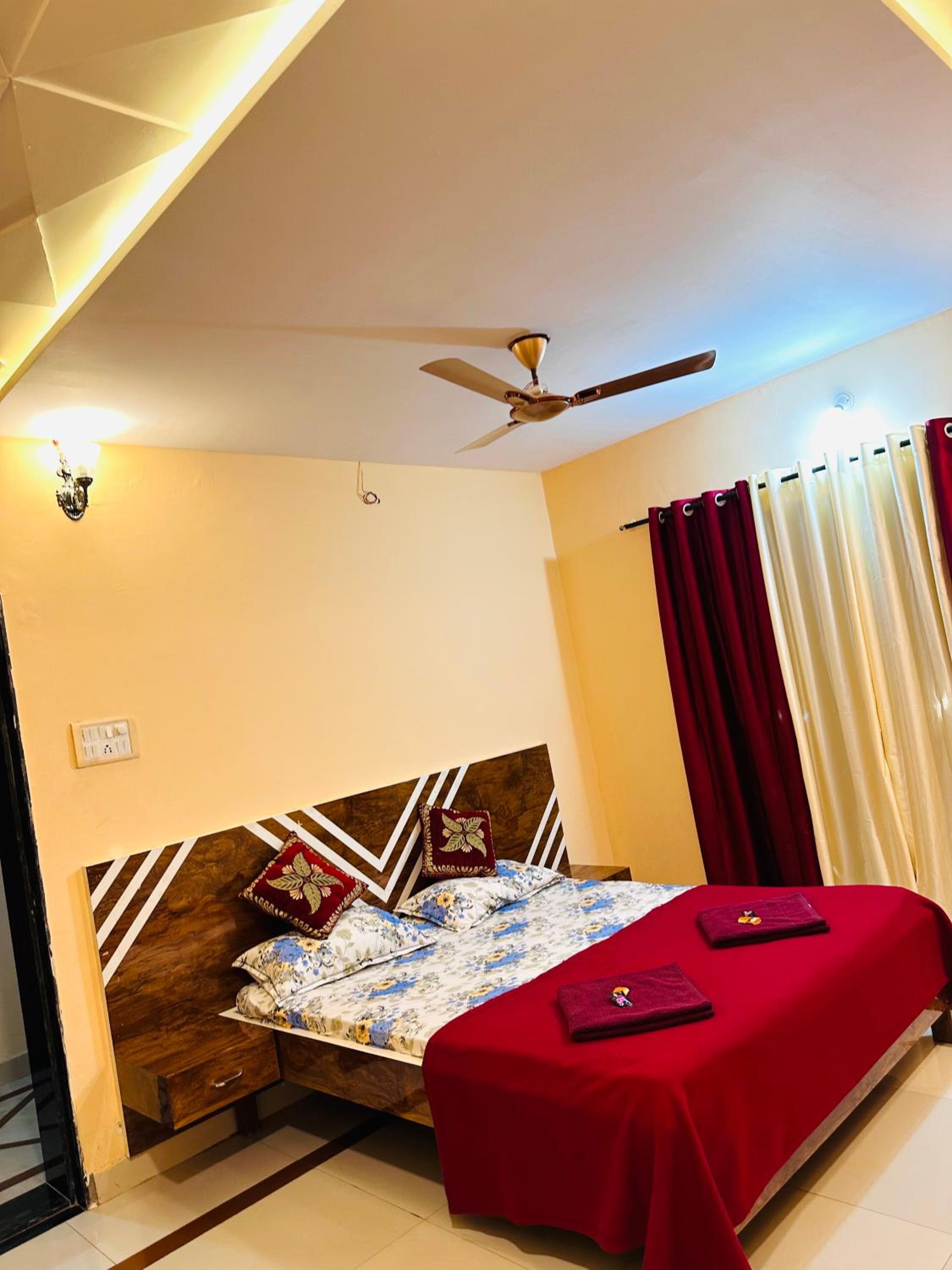 Deluxe Double Room (2 Adults + 1 Child)