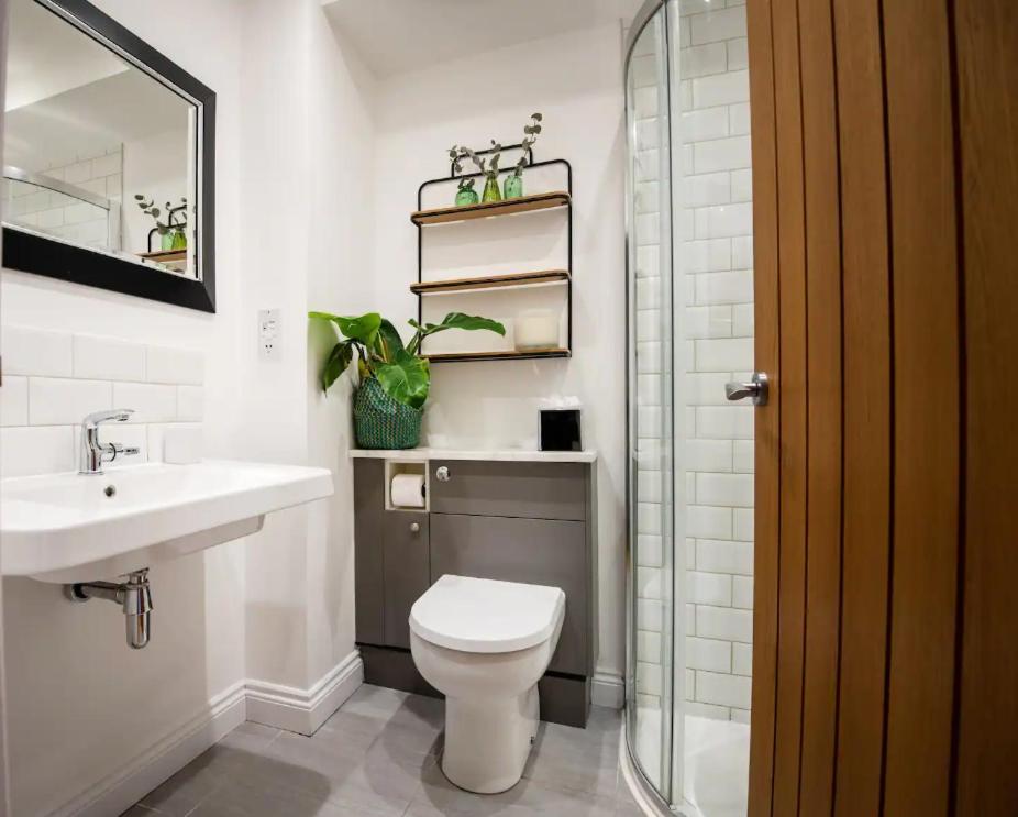 One-Bedroom Apartment - Photo 4