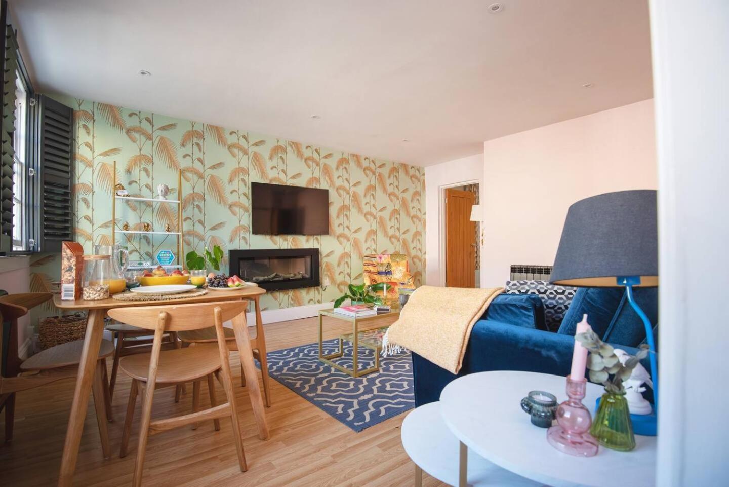 One-Bedroom Apartment - Photo 3