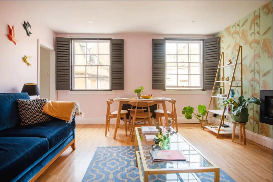 One-Bedroom Apartment - Photo 1