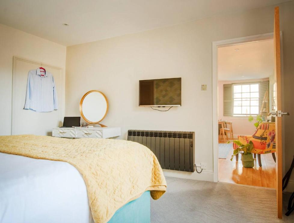 One-Bedroom Apartment - Photo 6