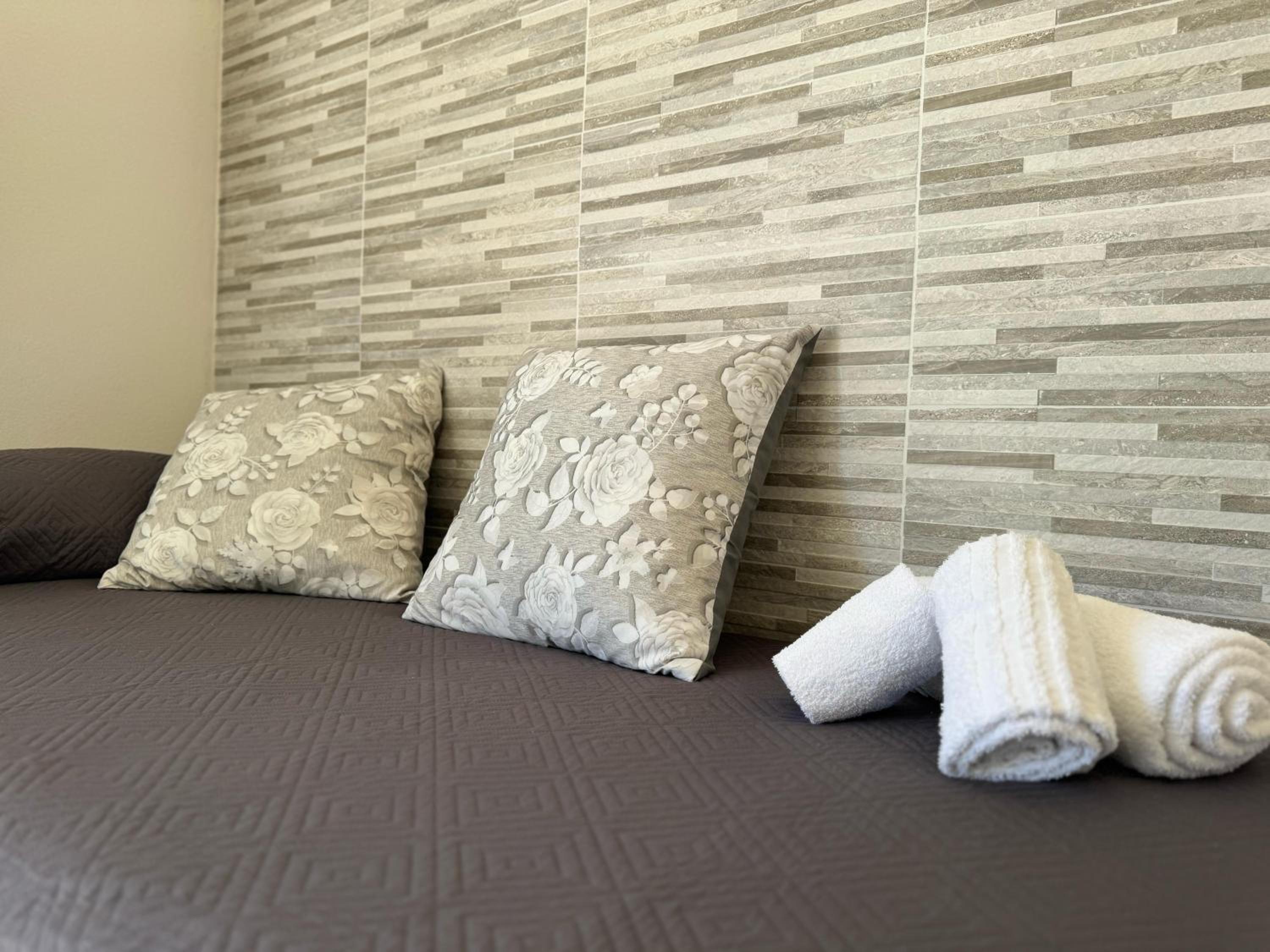 Large Double Room photo 2