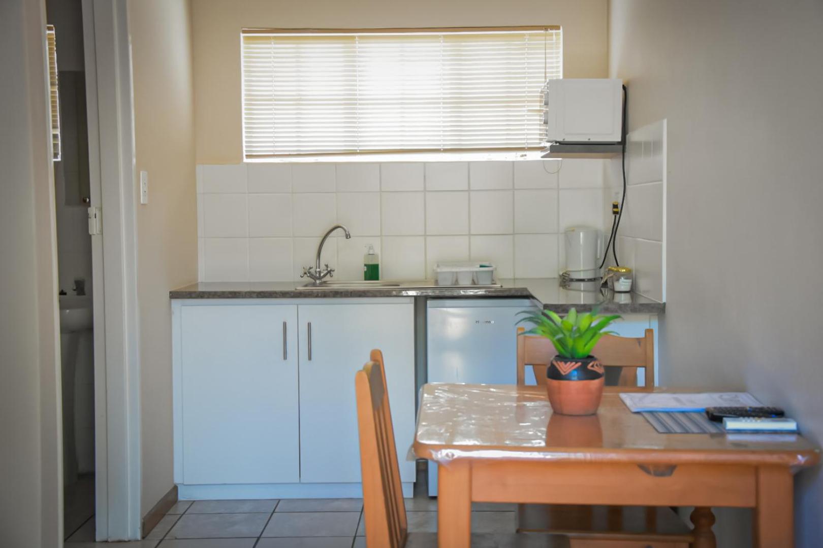 Double Room with Private Bathroom - Photo 12