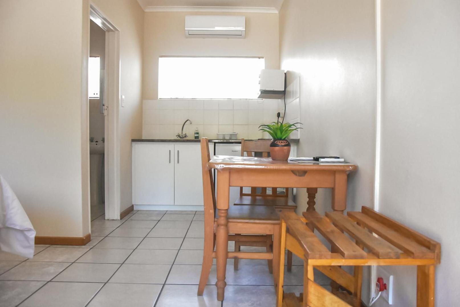 Double Room with Private Bathroom - Photo 7