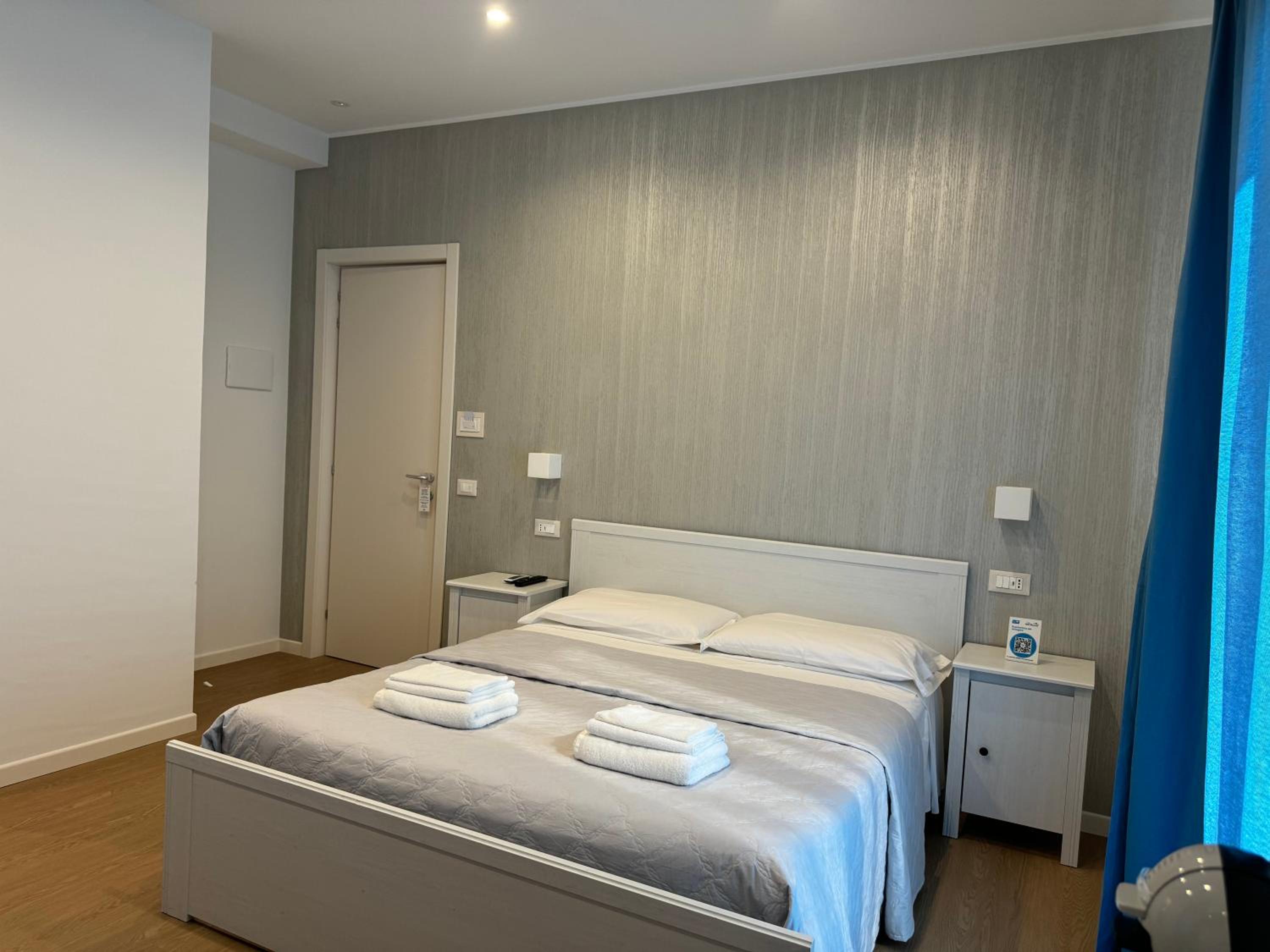 Deluxe Room - Photo 7