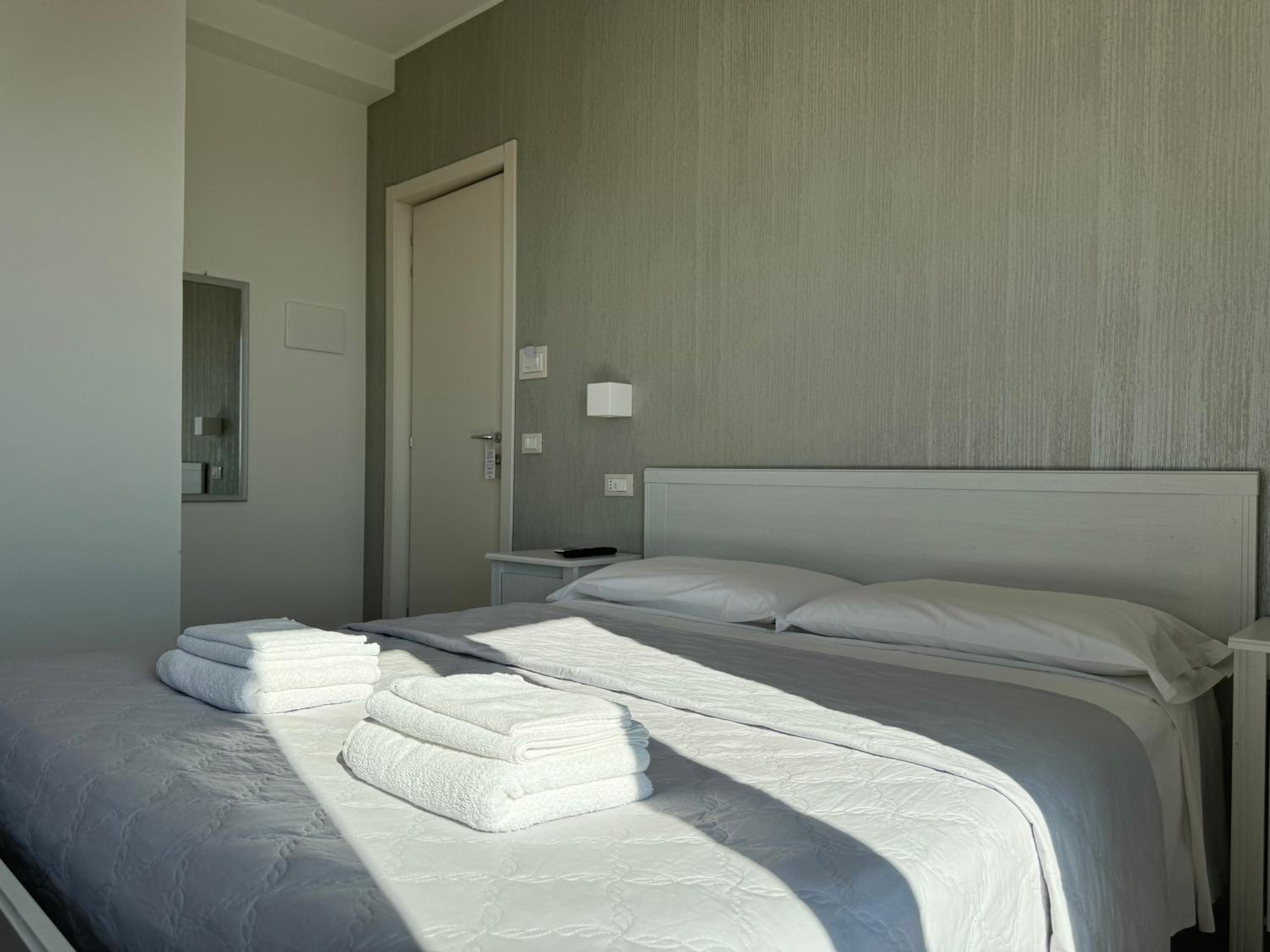 Deluxe Room - Photo 8