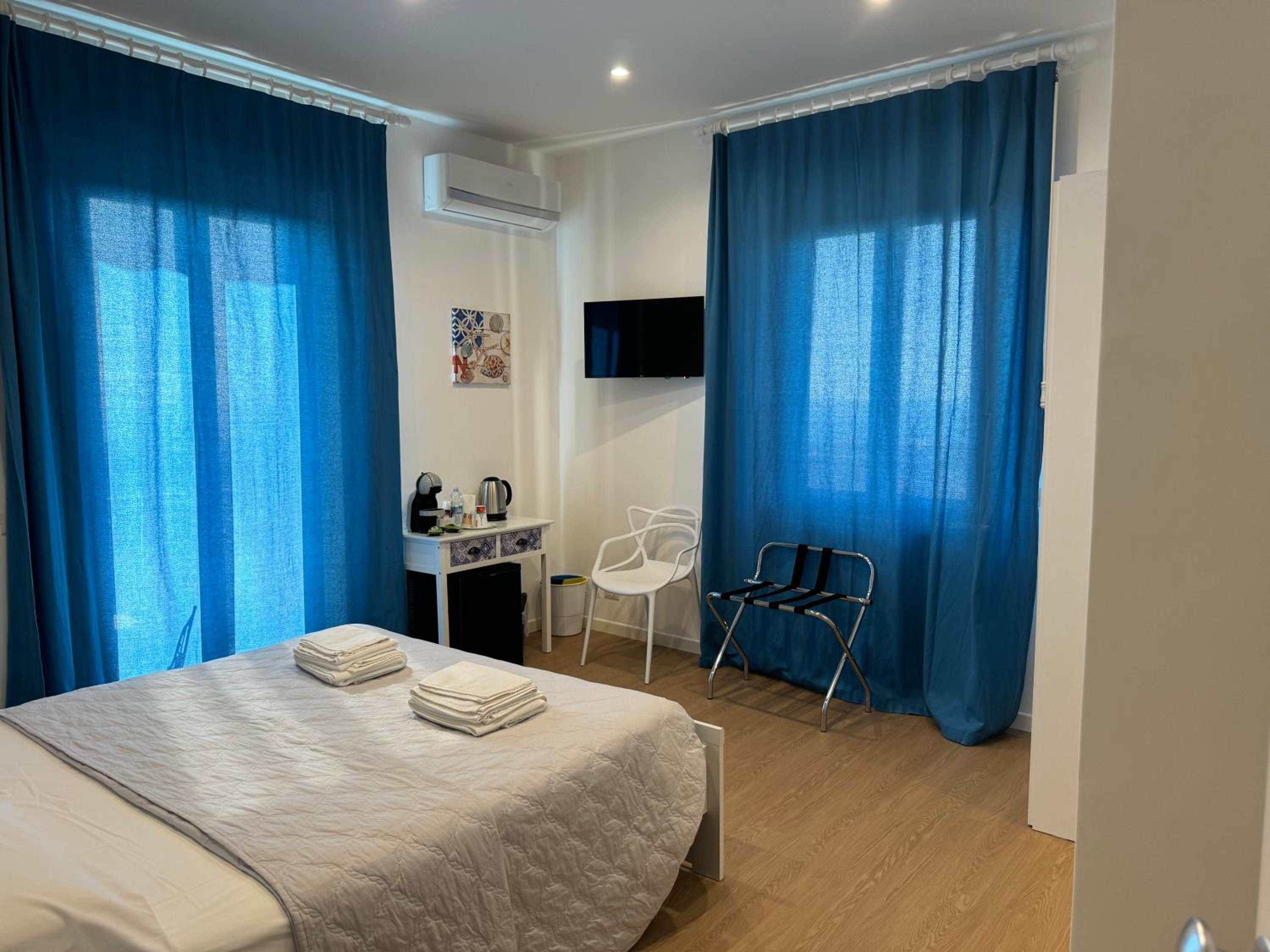 Deluxe Room - Photo 9