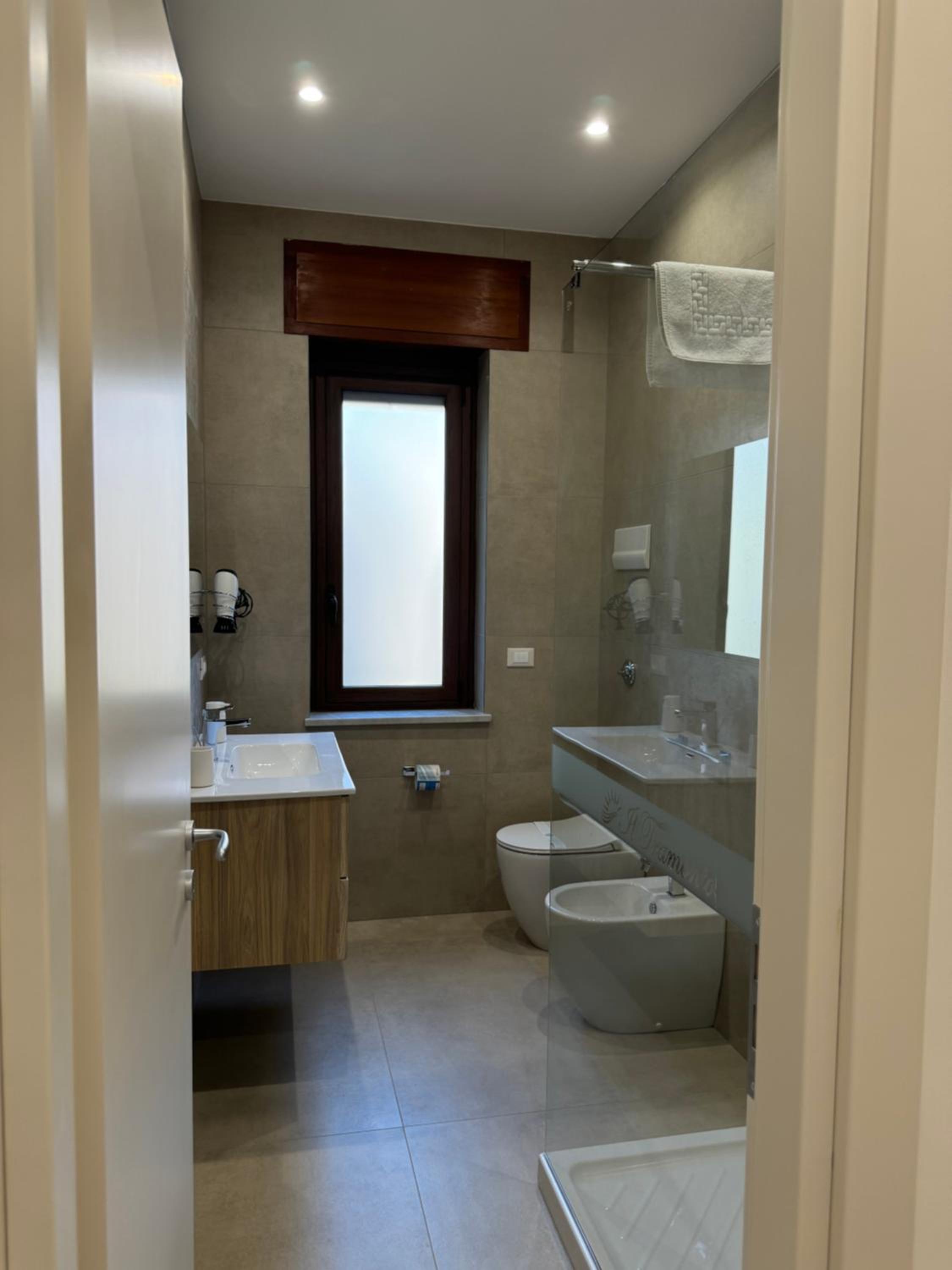 Double Room - Photo 11