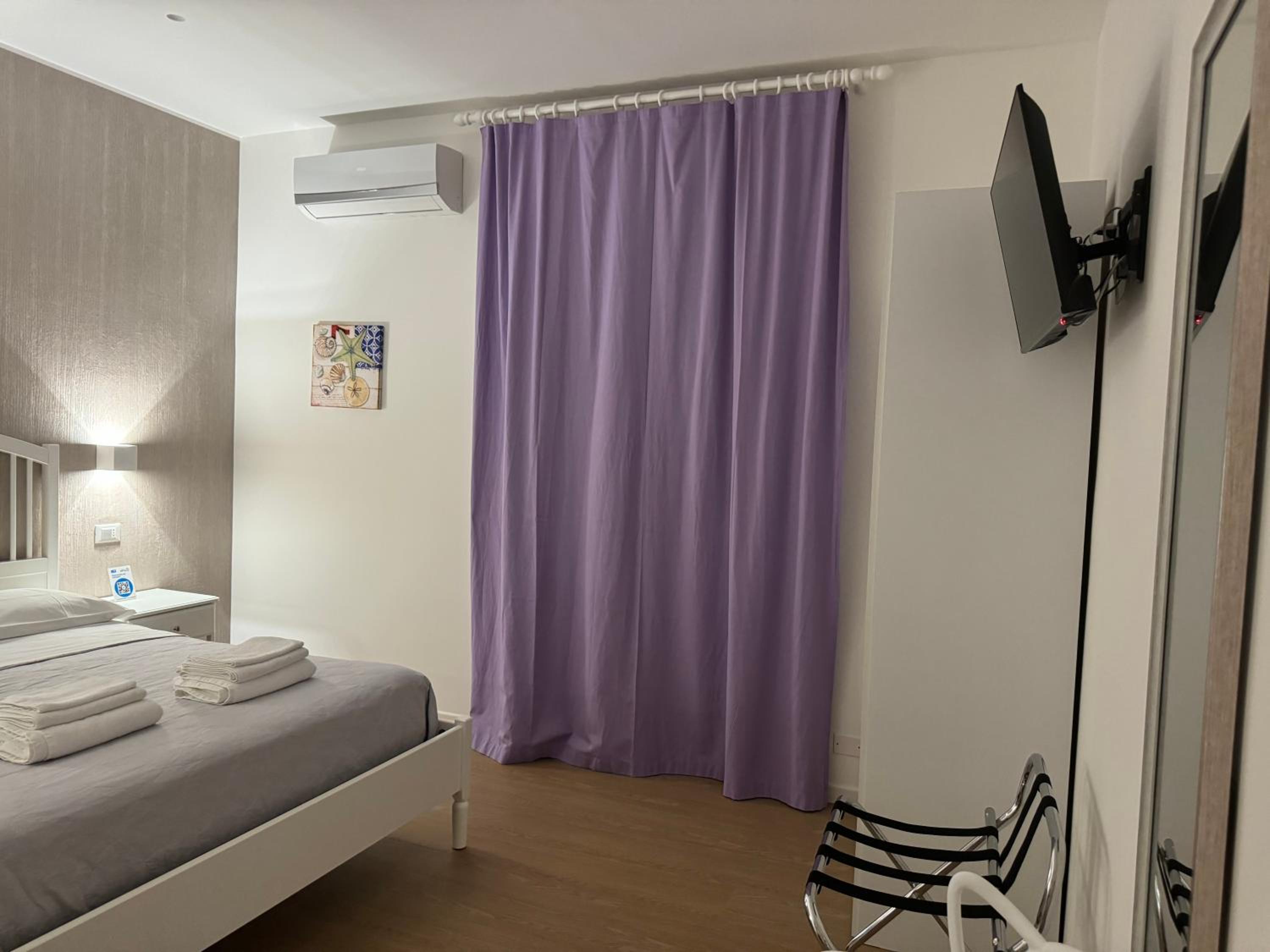 Double Room - Photo 12
