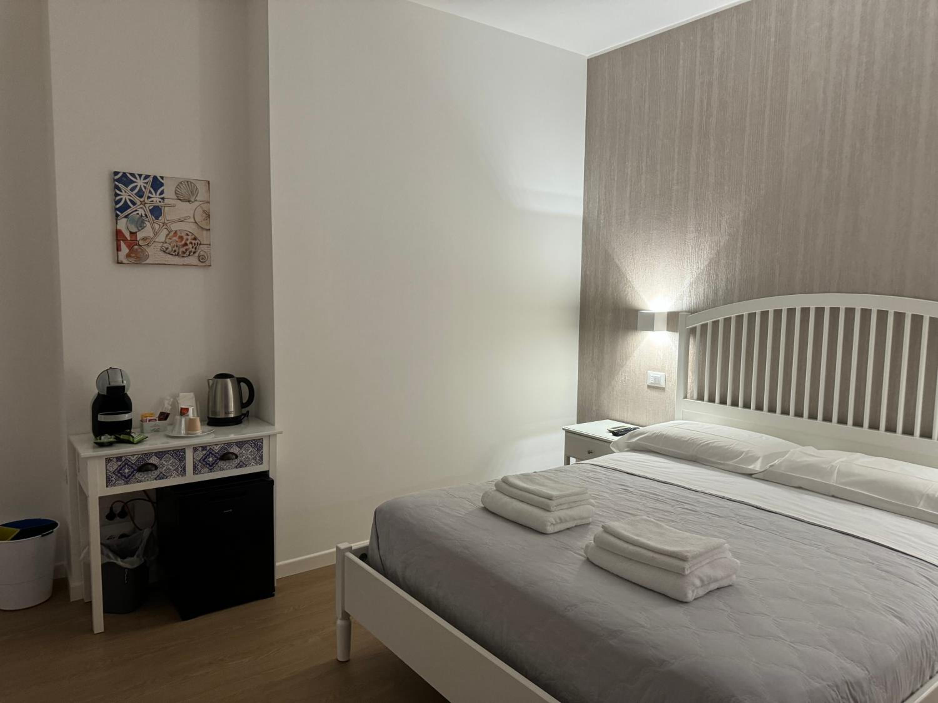 Double Room - Photo 7