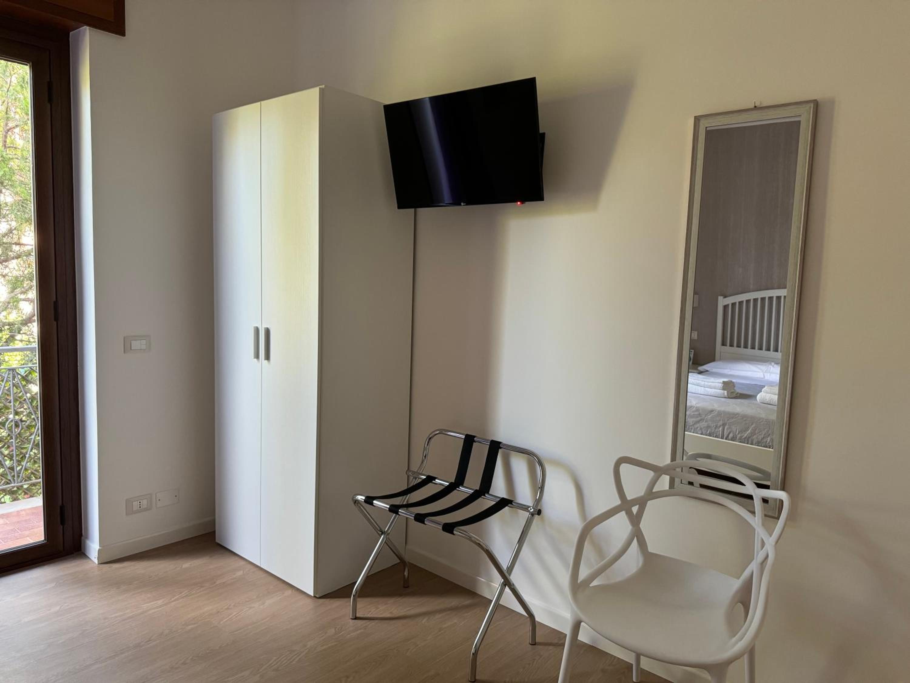 Double Room - Photo 6