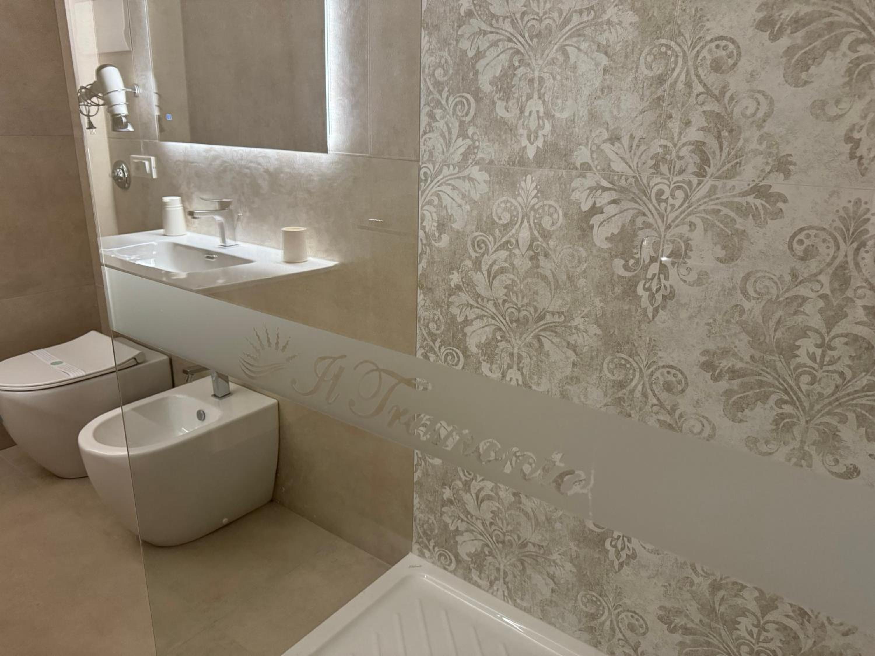 Double Room - Photo 10