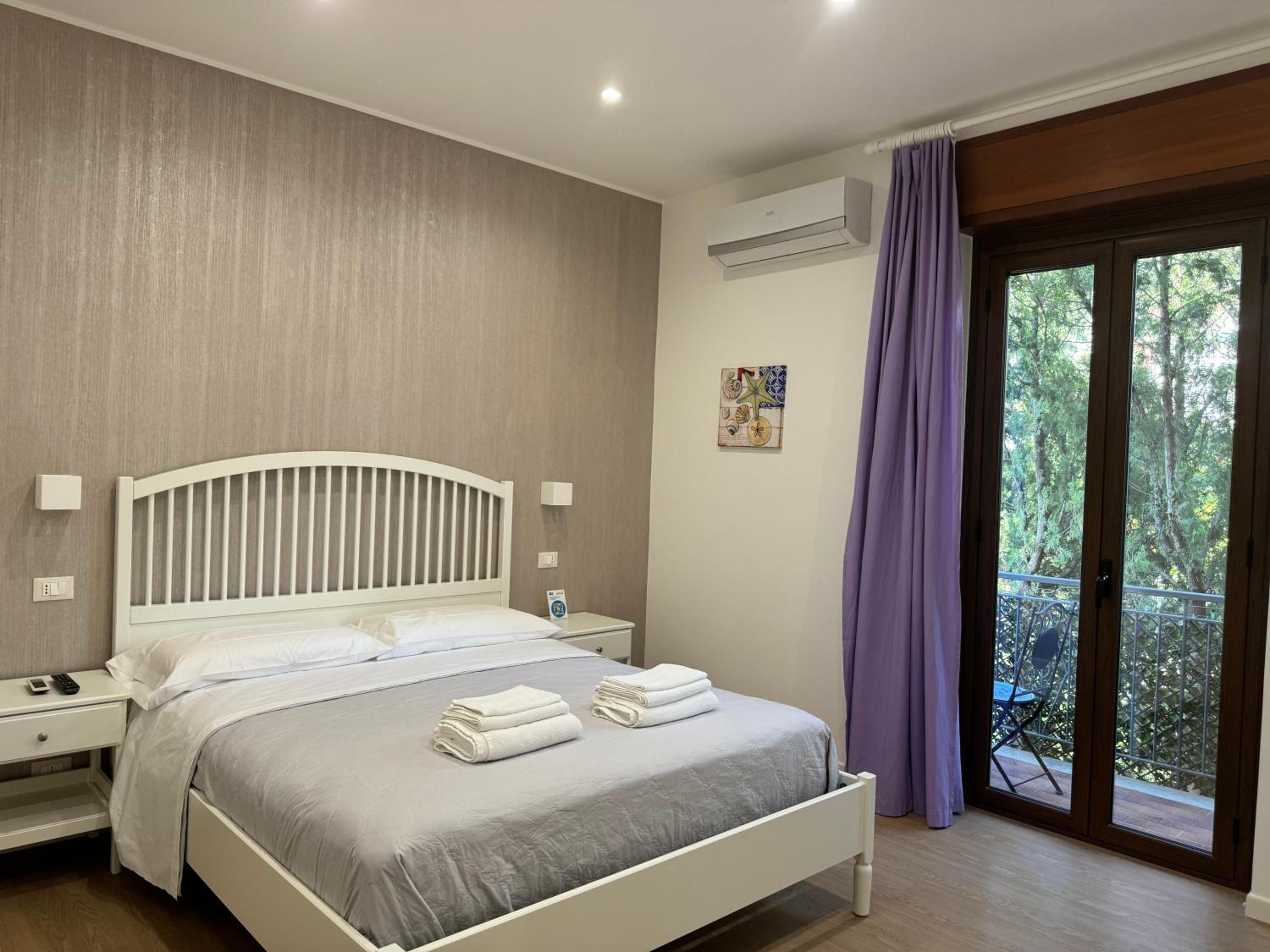 Double Room - Photo 9