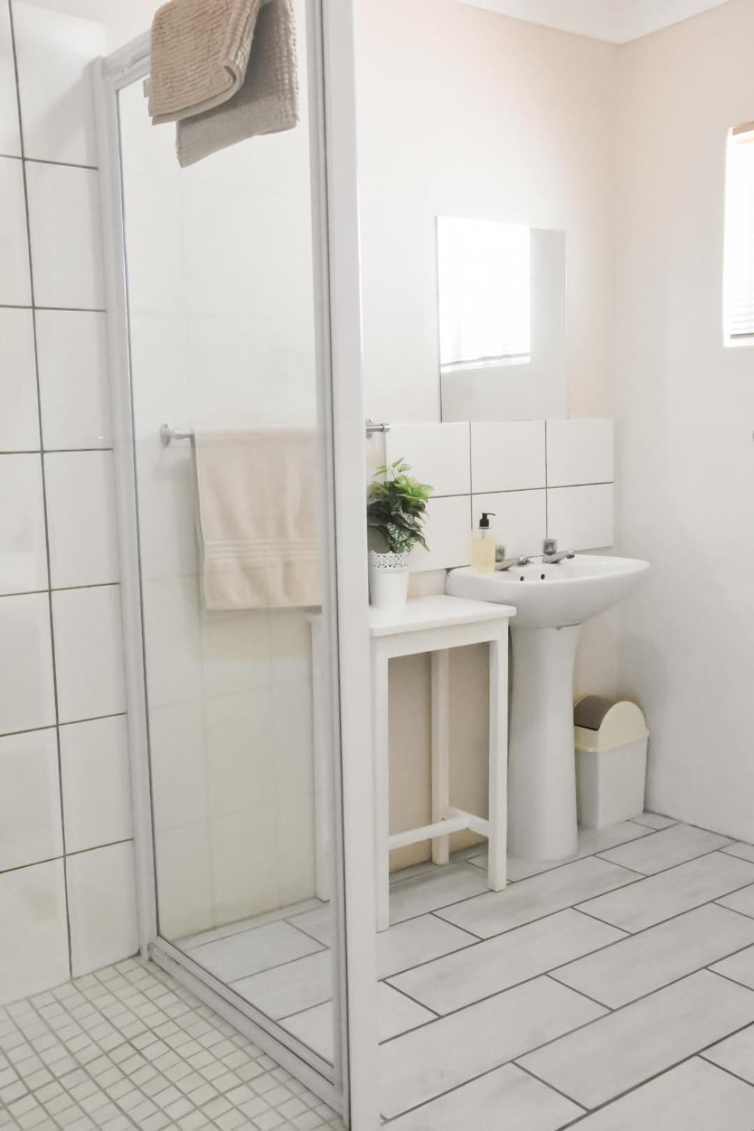 Family Room with Private Bathroom photo 3