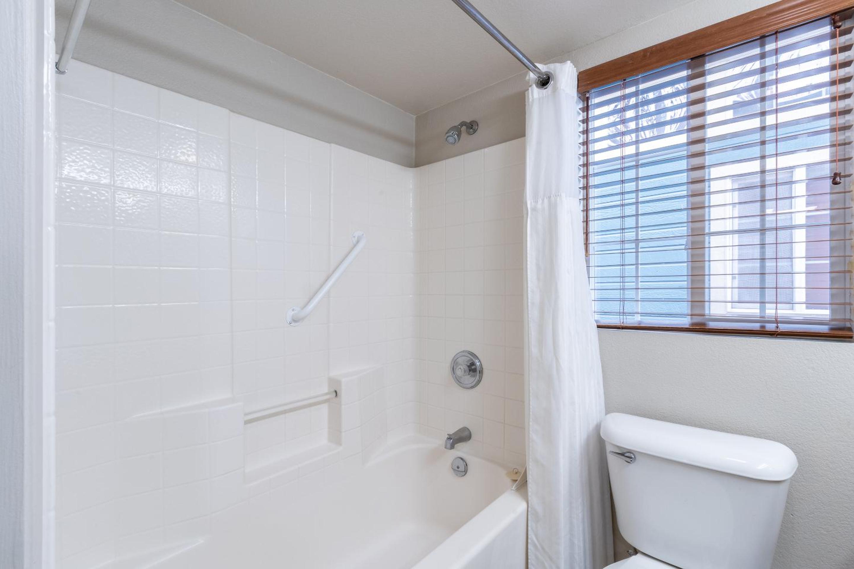 One-Bedroom Cottage - Photo 9
