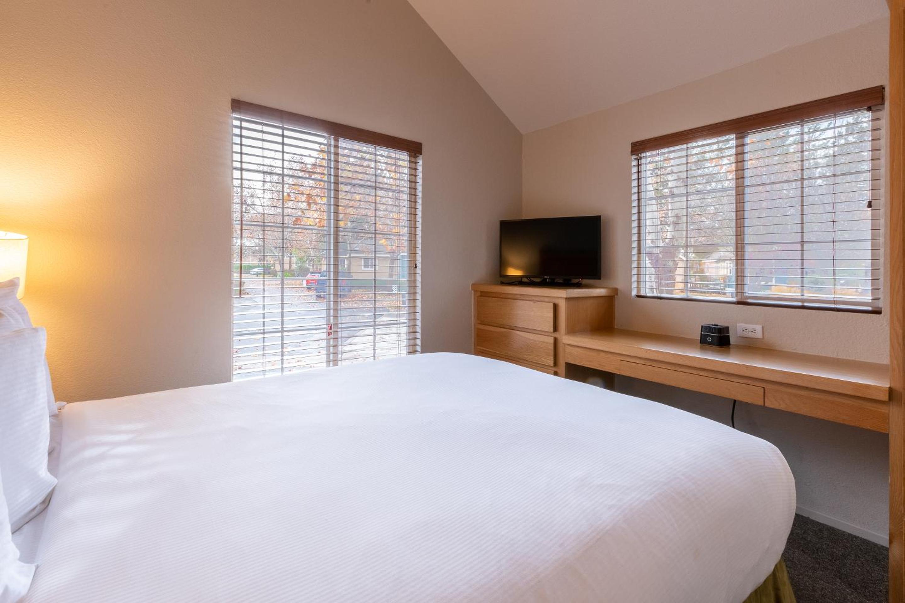 One-Bedroom Cottage - Photo 4