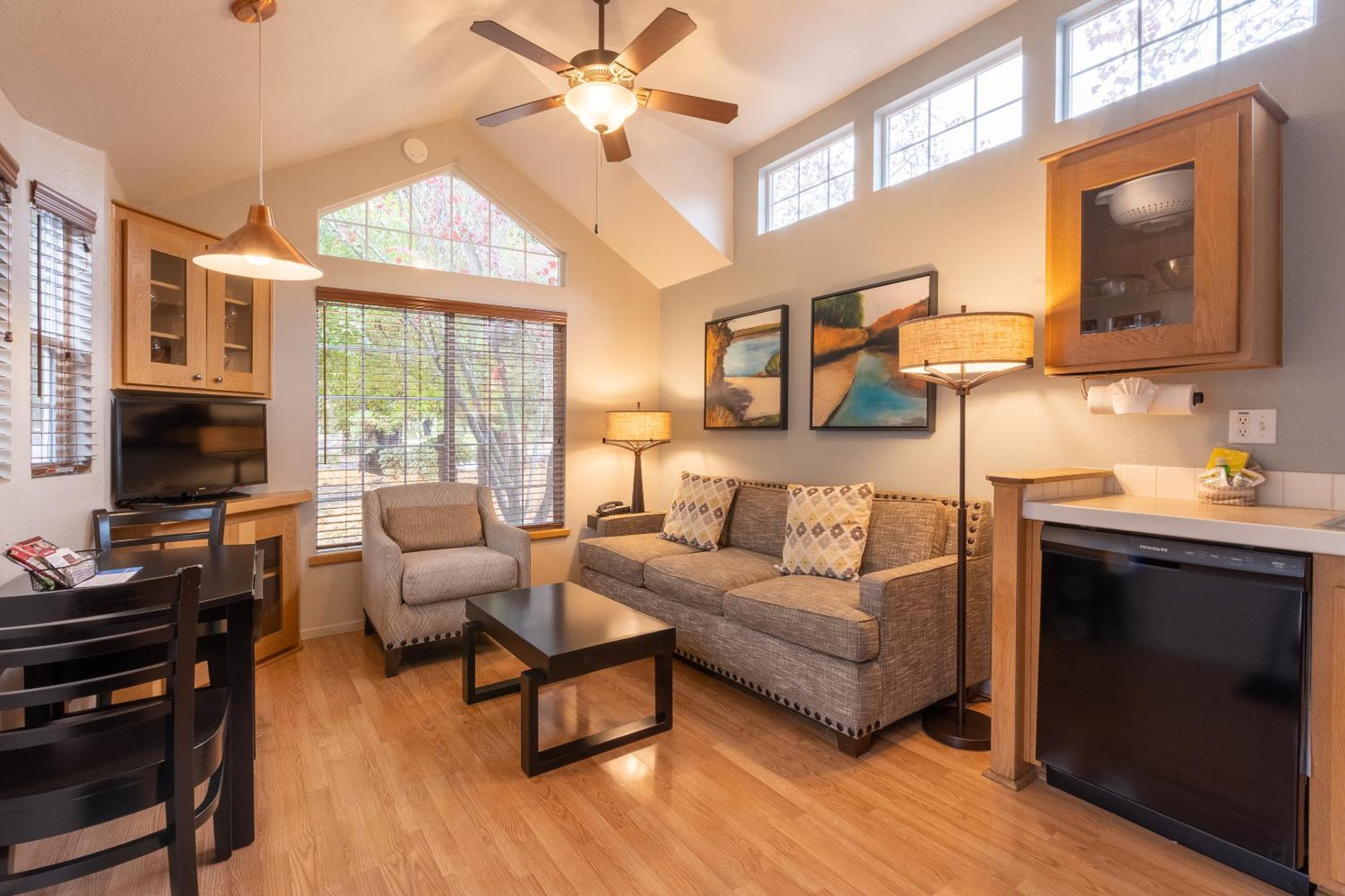 One-Bedroom Cottage - Photo 6