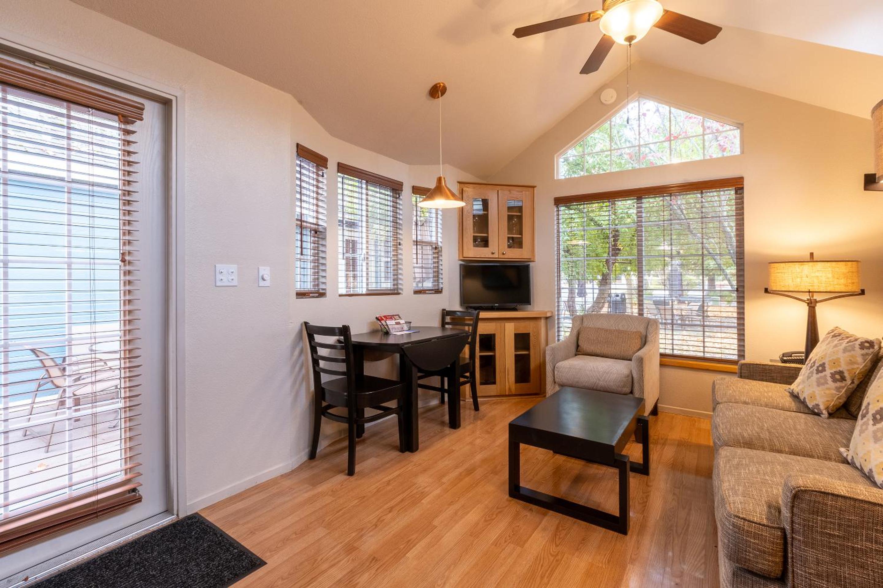 One-Bedroom Cottage - Photo 7
