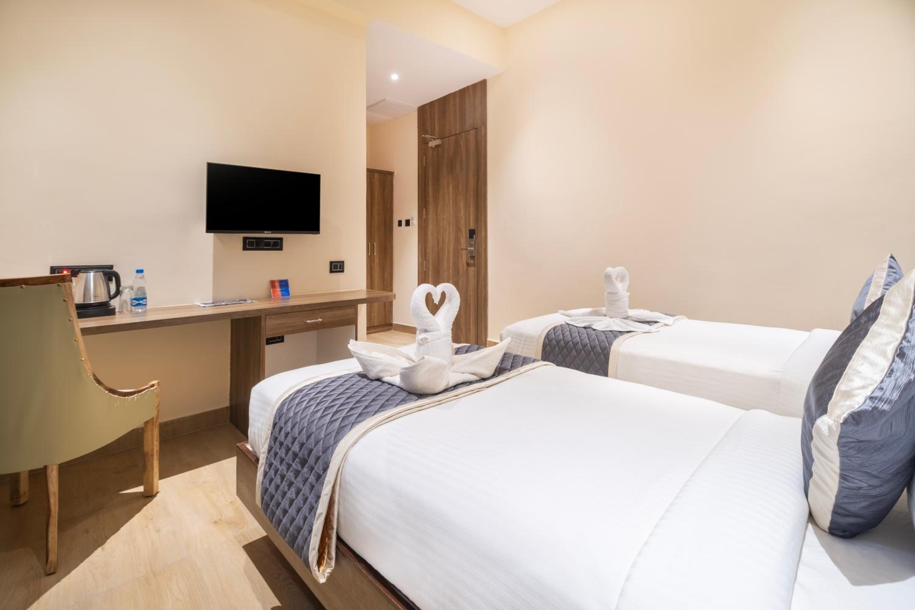 Deluxe Twin Room - Photo 6