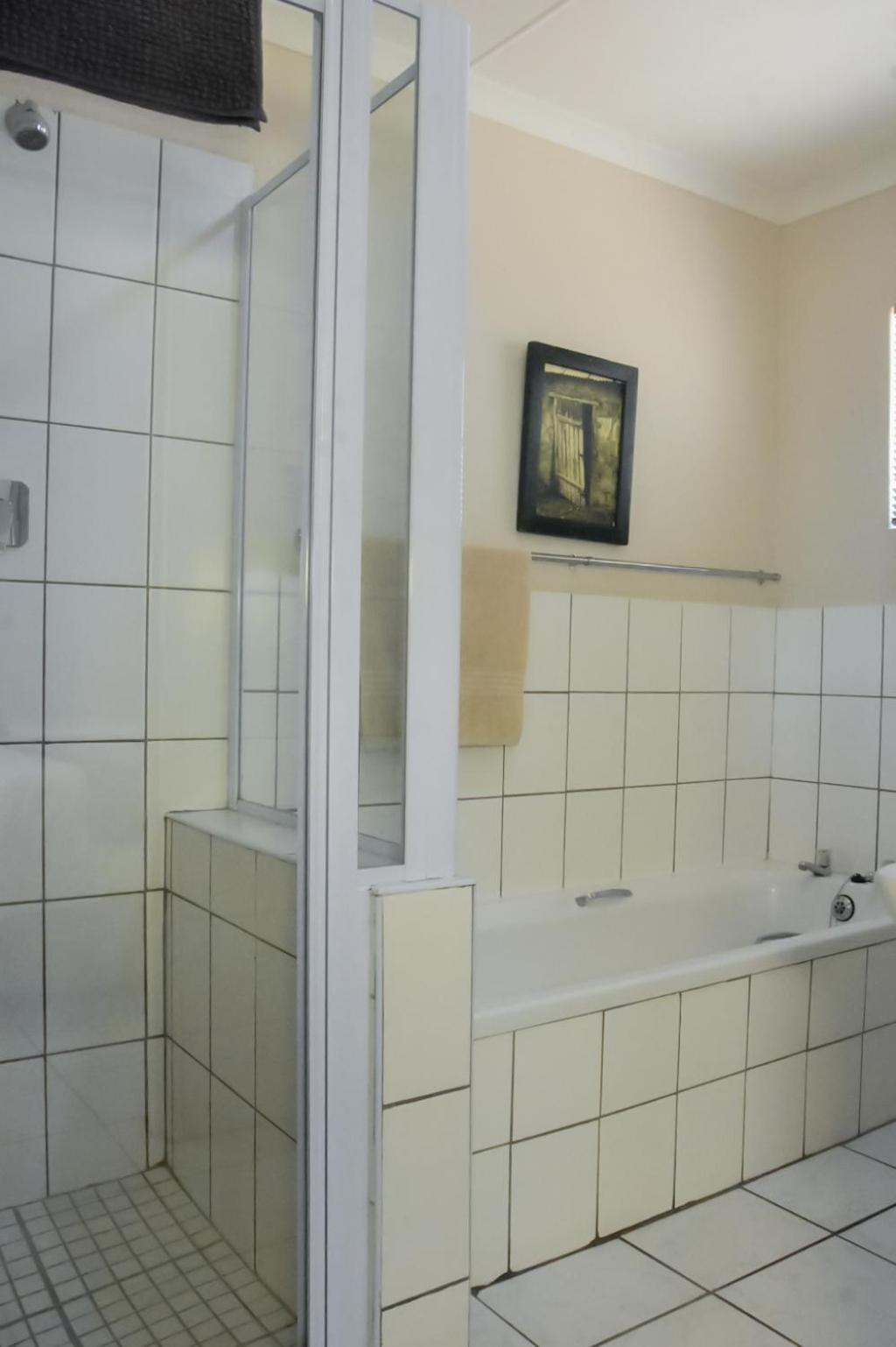 Family Room with Private Bathroom - Photo 18