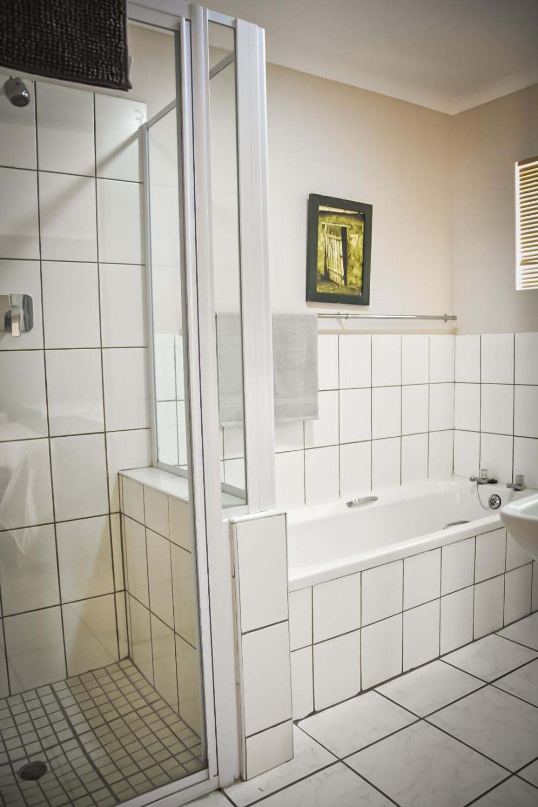 Family Room with Private Bathroom - Photo 19