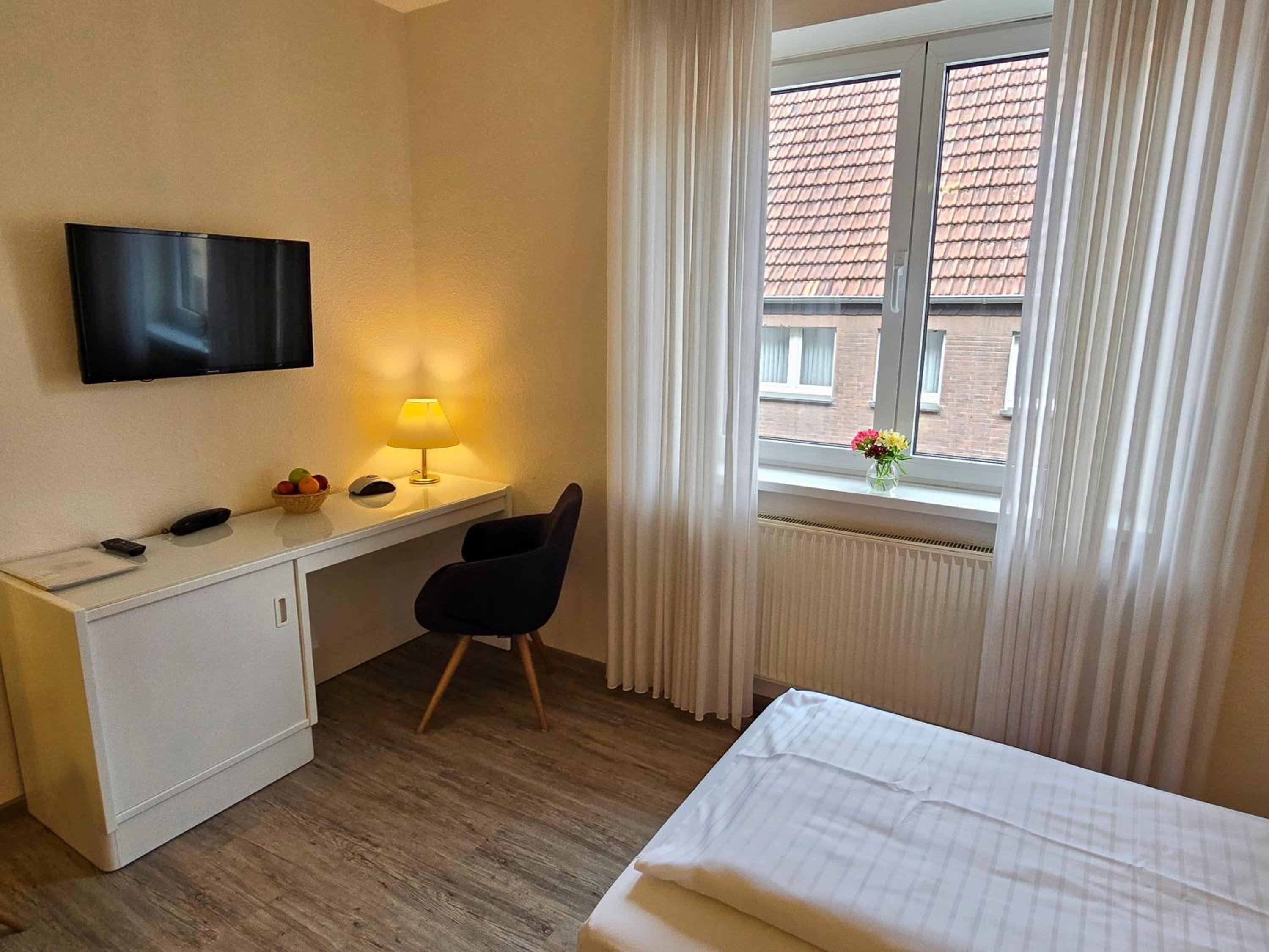 Twin Room - Photo 3