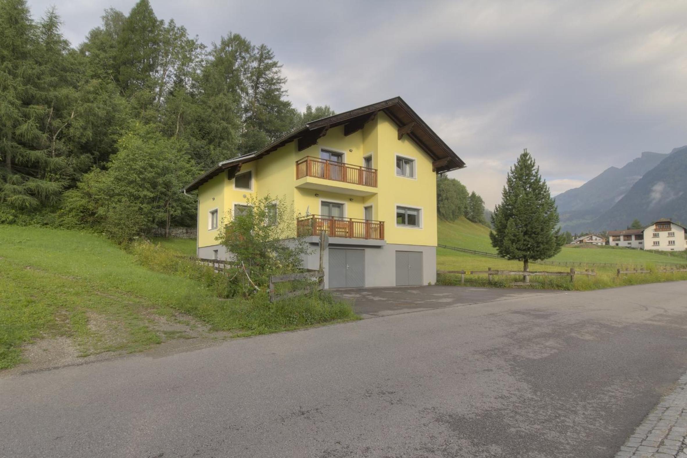 Four-Bedroom House photo 2
