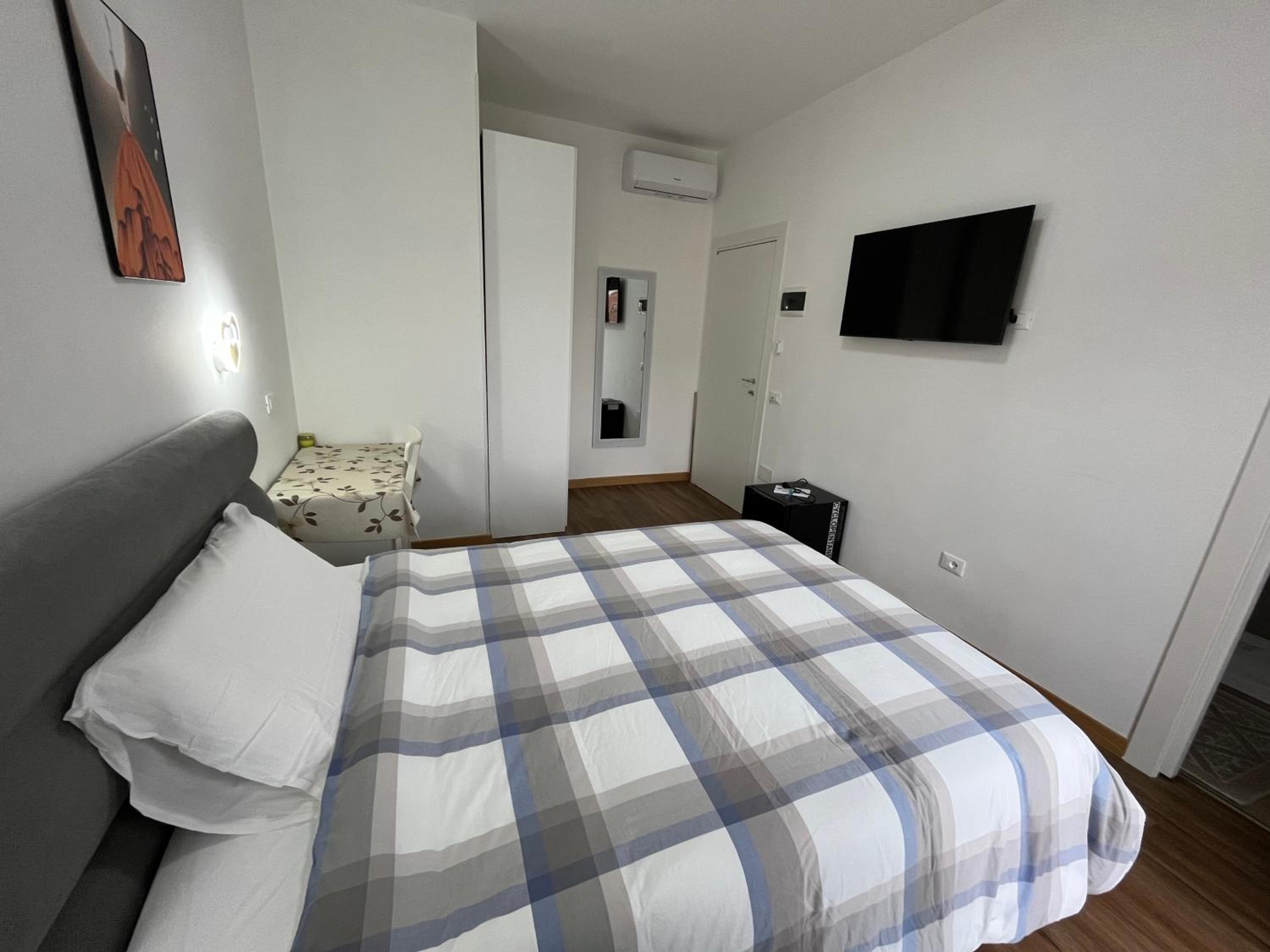 Single Room with Private External Bathroom photo 3