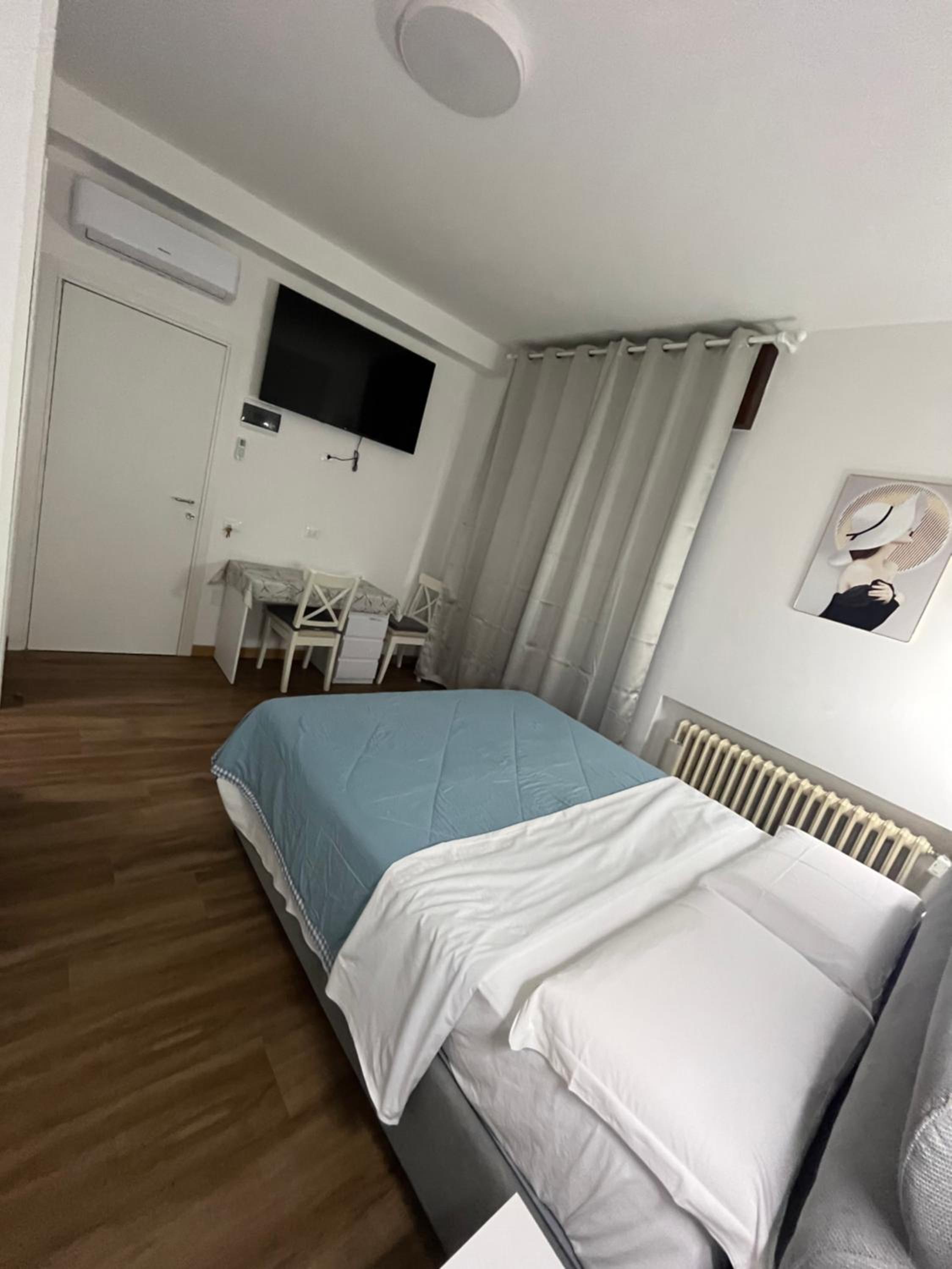 Double Room with Private Bathroom photo 3