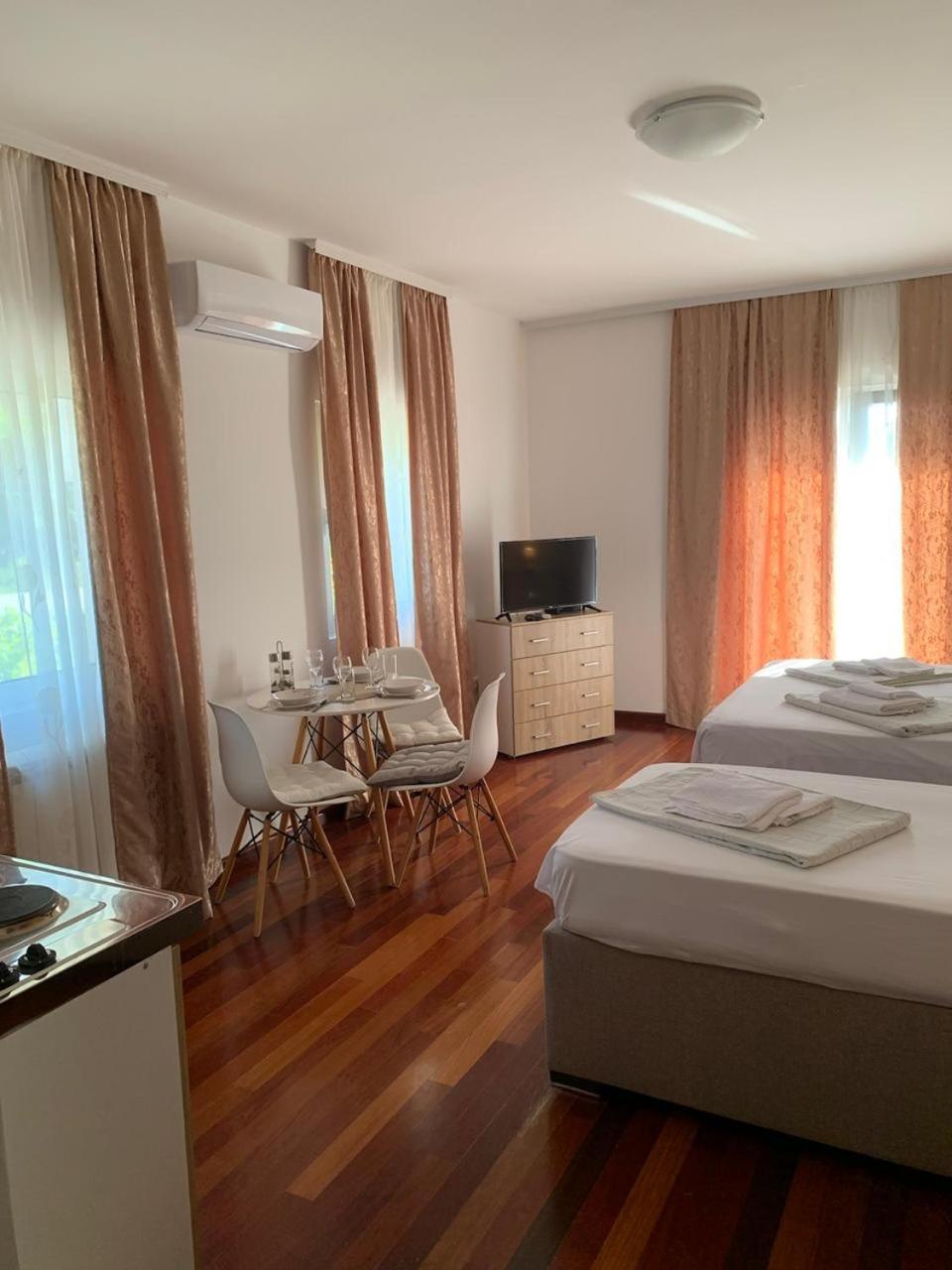 Suite with Garden View