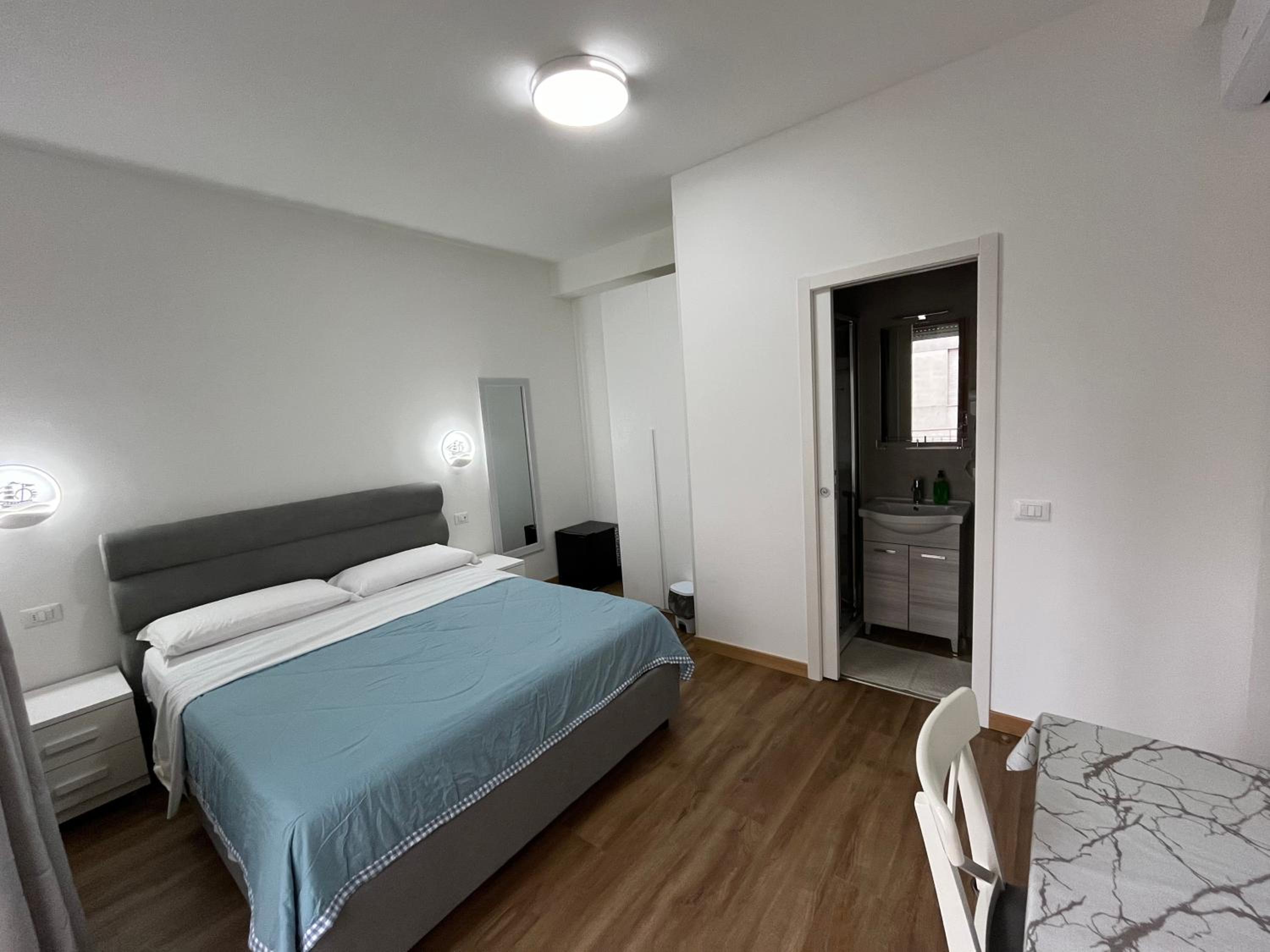Double Room with Private Bathroom photo 3