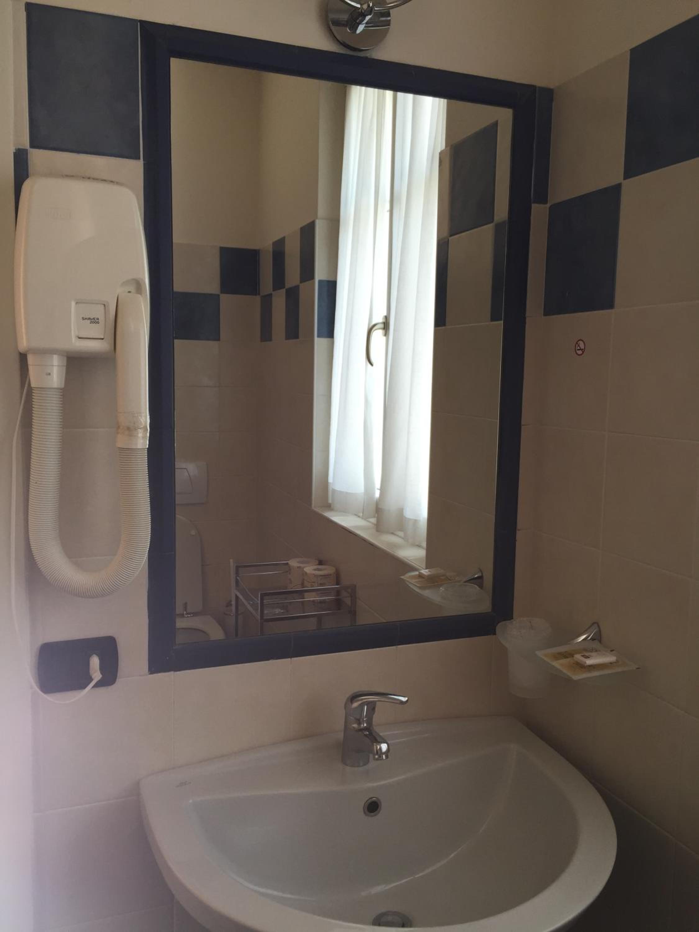Double or Twin Room with Mountain View - Photo 11