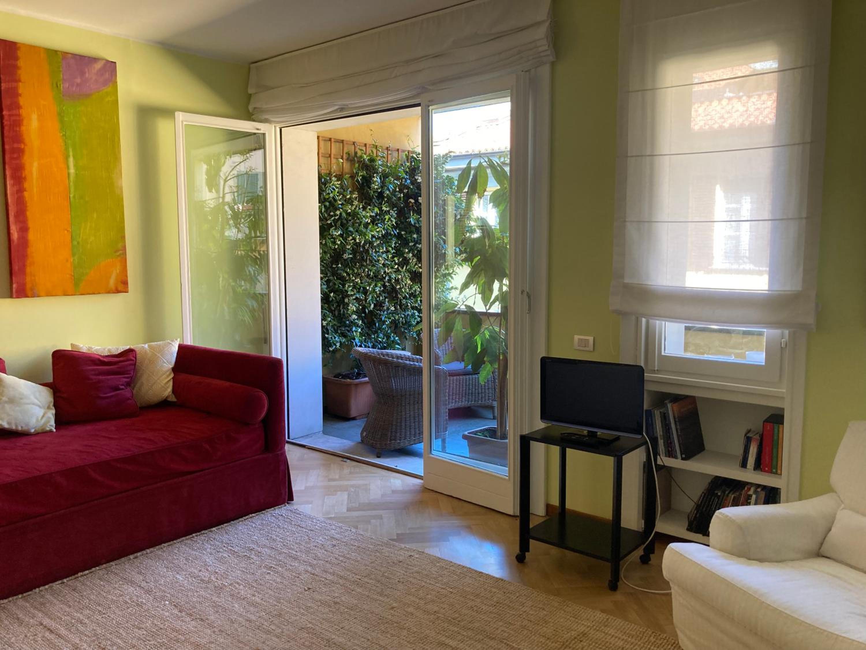 One-Bedroom Apartment photo 1