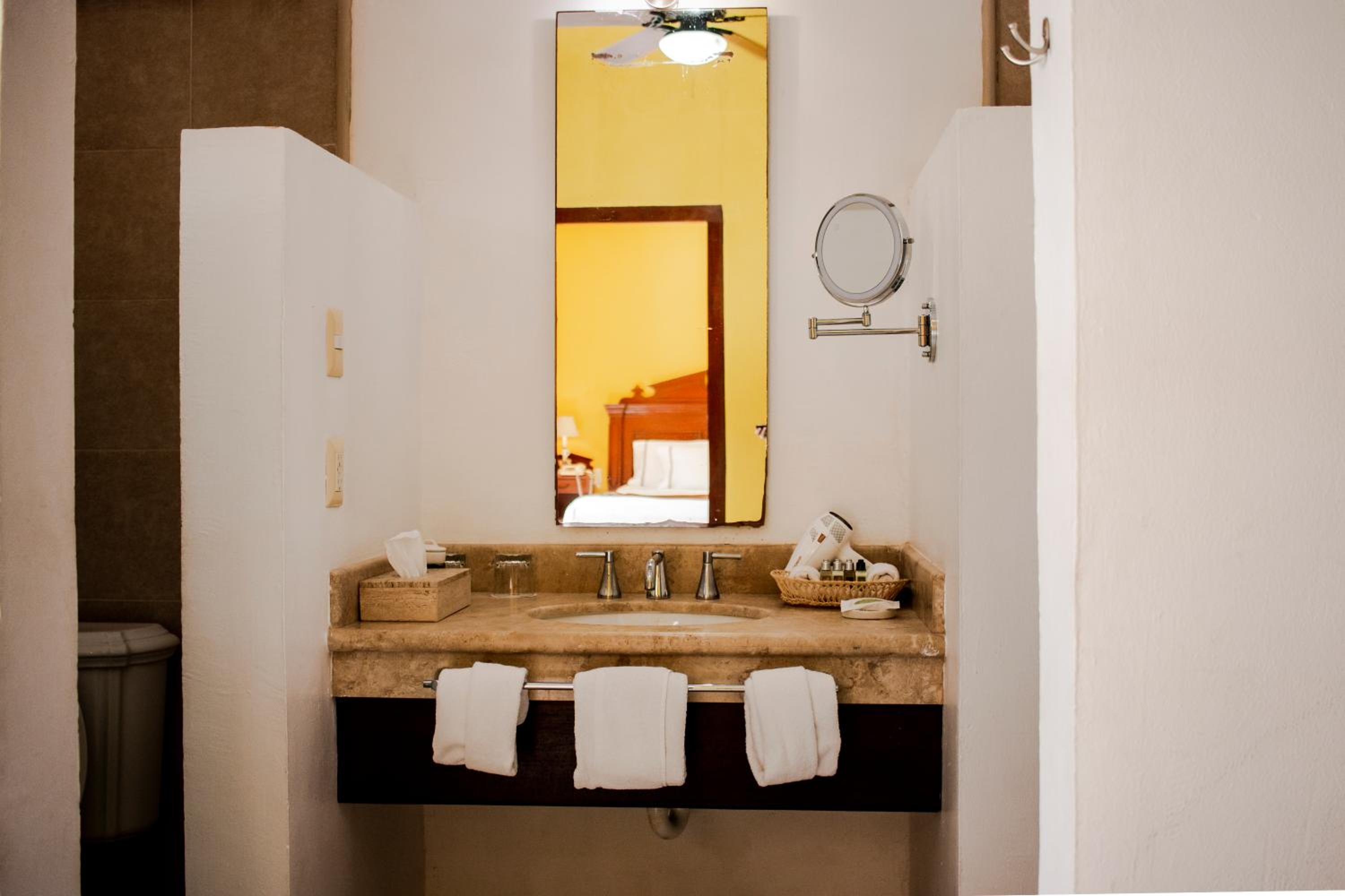 Standard Suite - Photo 13