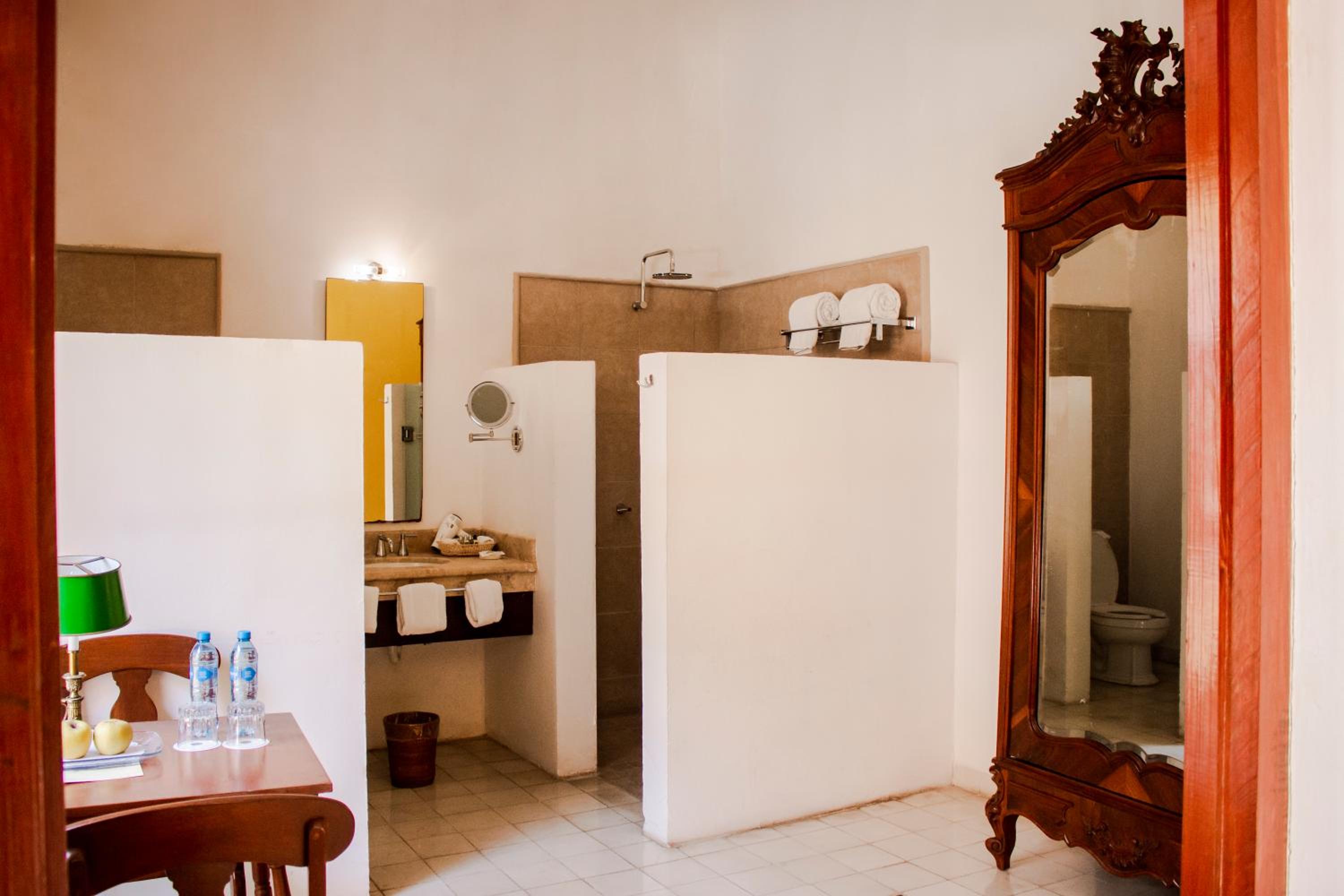 Standard Suite - Photo 12